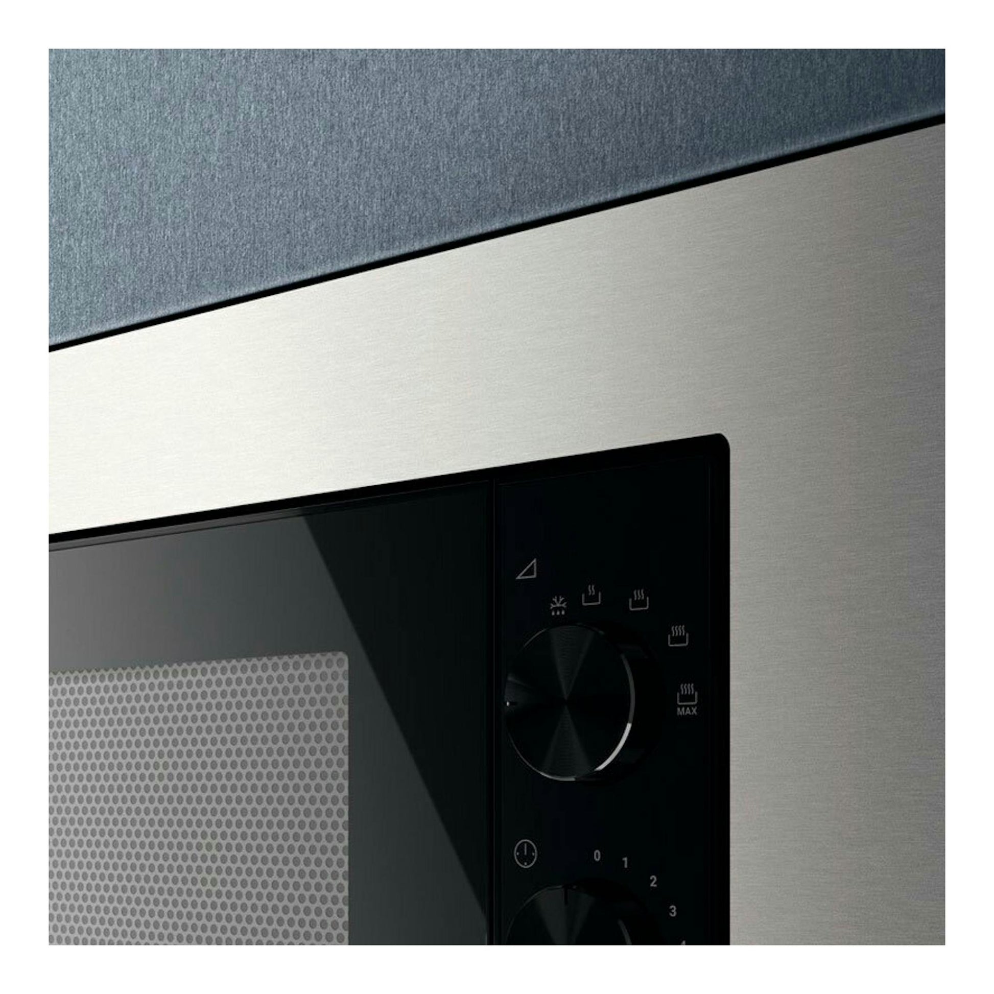 Microondas integrable Electrolux KMSE173MMX en acero inoxidable, vista frontal parcial con panel negro.