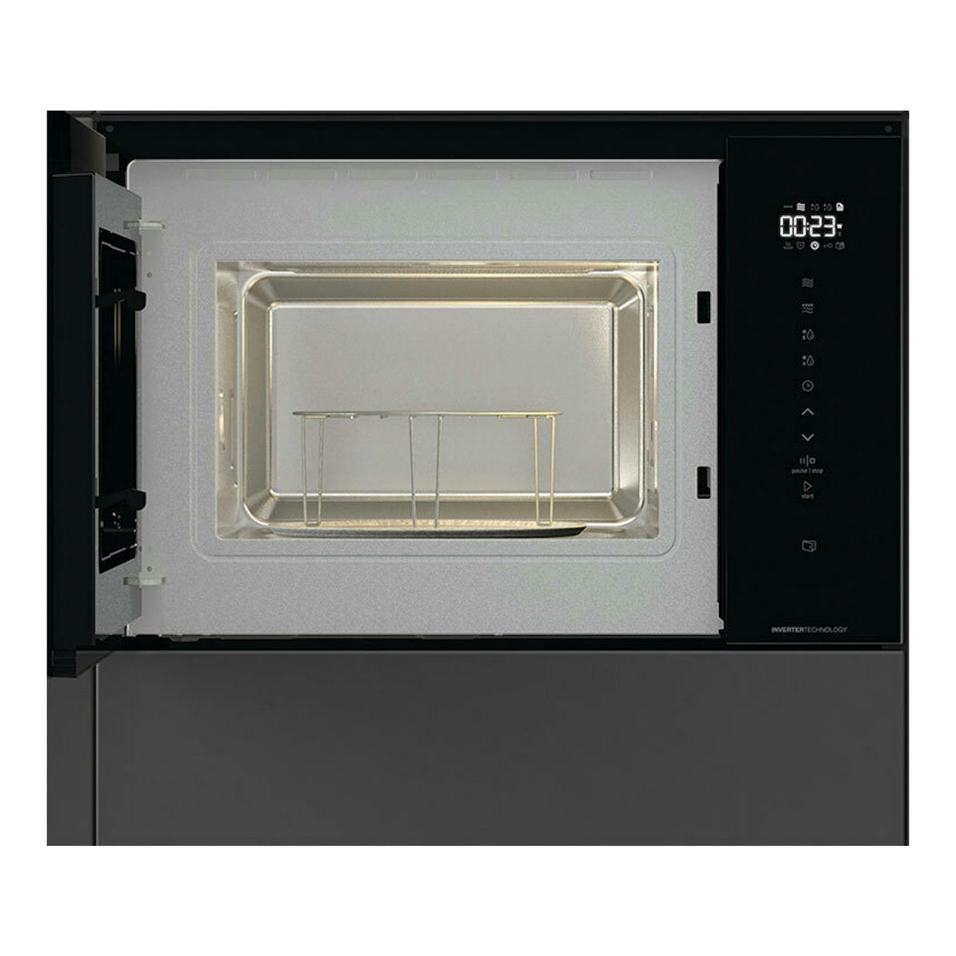 Microondas integrable Hisense BIM325GI63DBG en cristal negro, vista frontal con puerta abierta.