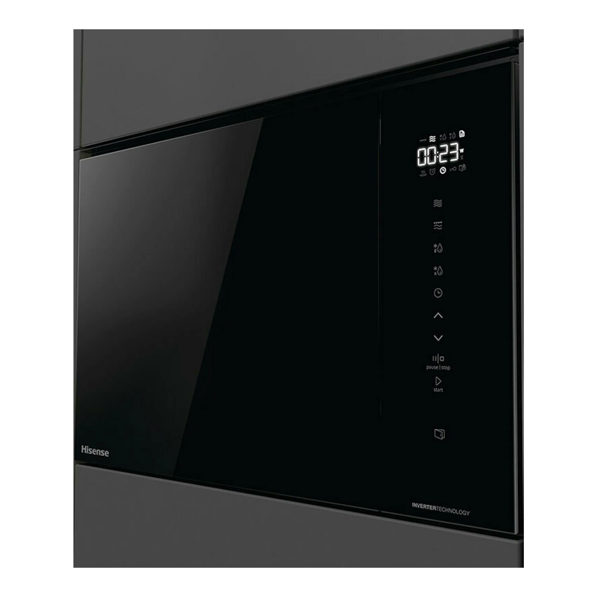 Microondas integrable Hisense BIM325GI63DBG en cristal negro, vista frontal con panel táctil y display LED.