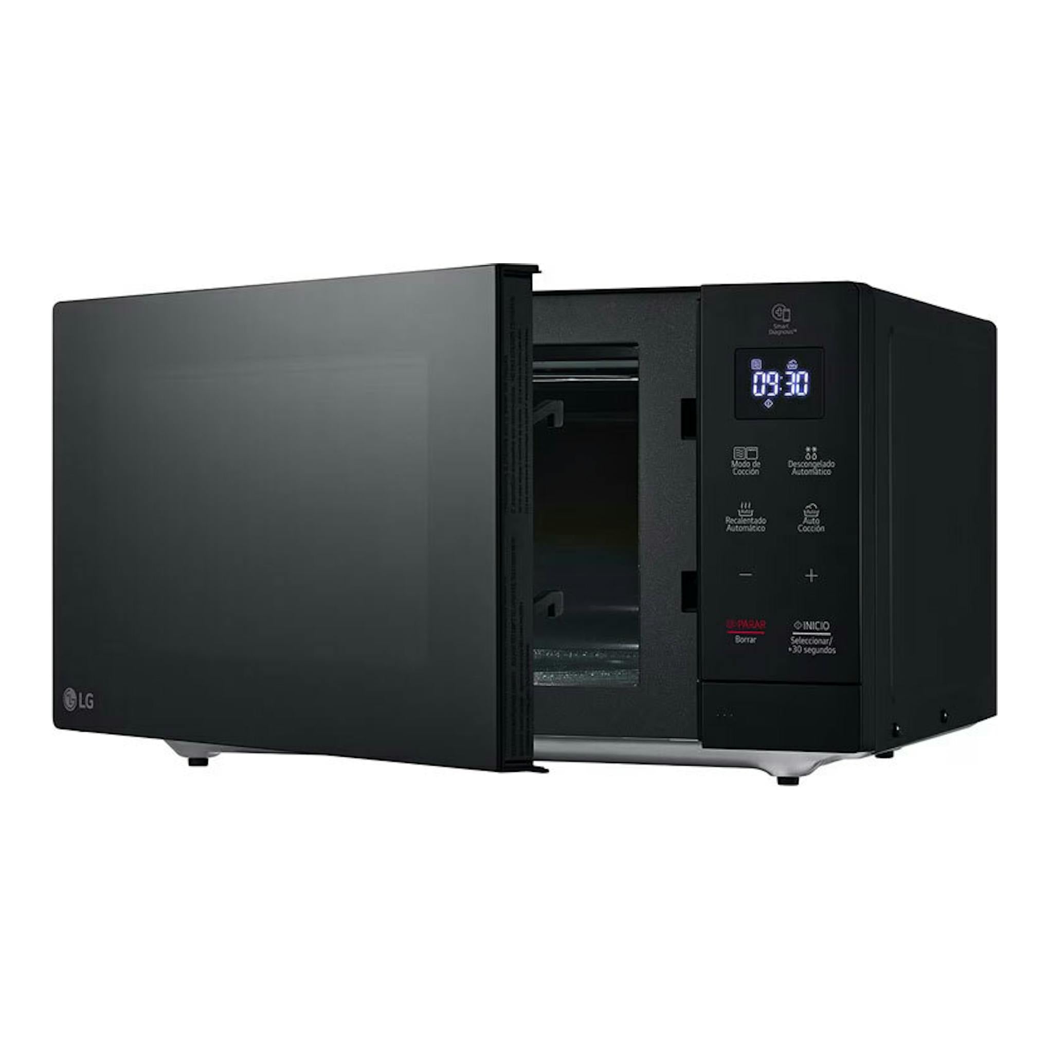 Microondas LG MH7032JAS negro, vista frontal derecha, con la puerta abierta y panel digital iluminado.