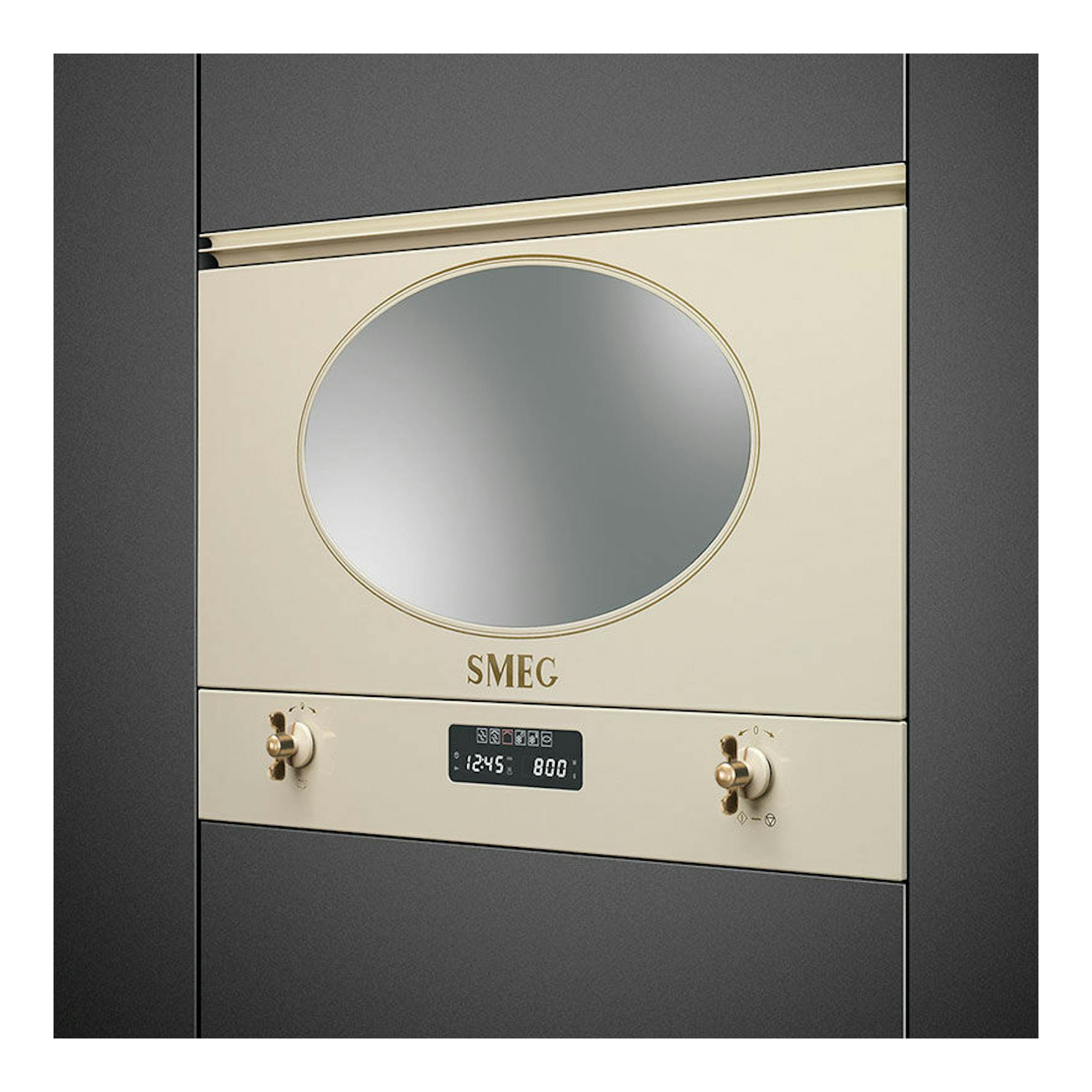 Microondas empotrable Smeg MP822PO color crema, vista frontal, con puerta circular, pantalla y dos mandos.
