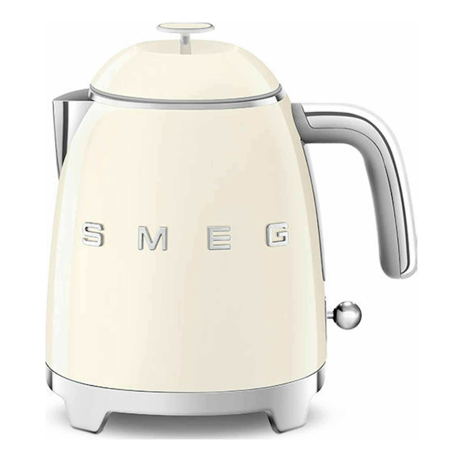 Hervidor mini Smeg KLF05CREU color crema, vista frontal, con asa y base plateadas.