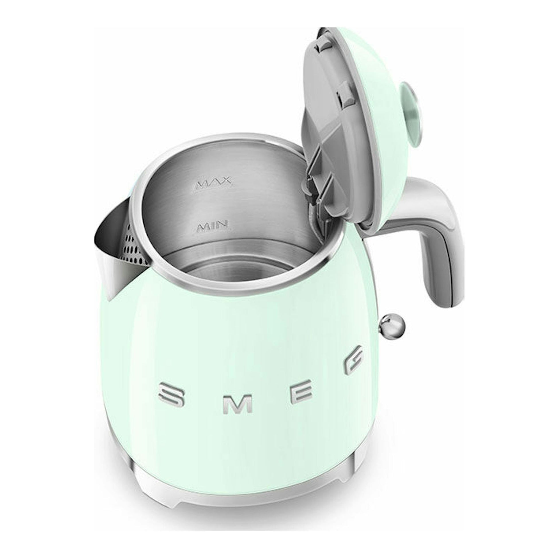 Mini hervidor Smeg KLF05PGEU verde menta, visto en ángulo superior con la tapa abierta.