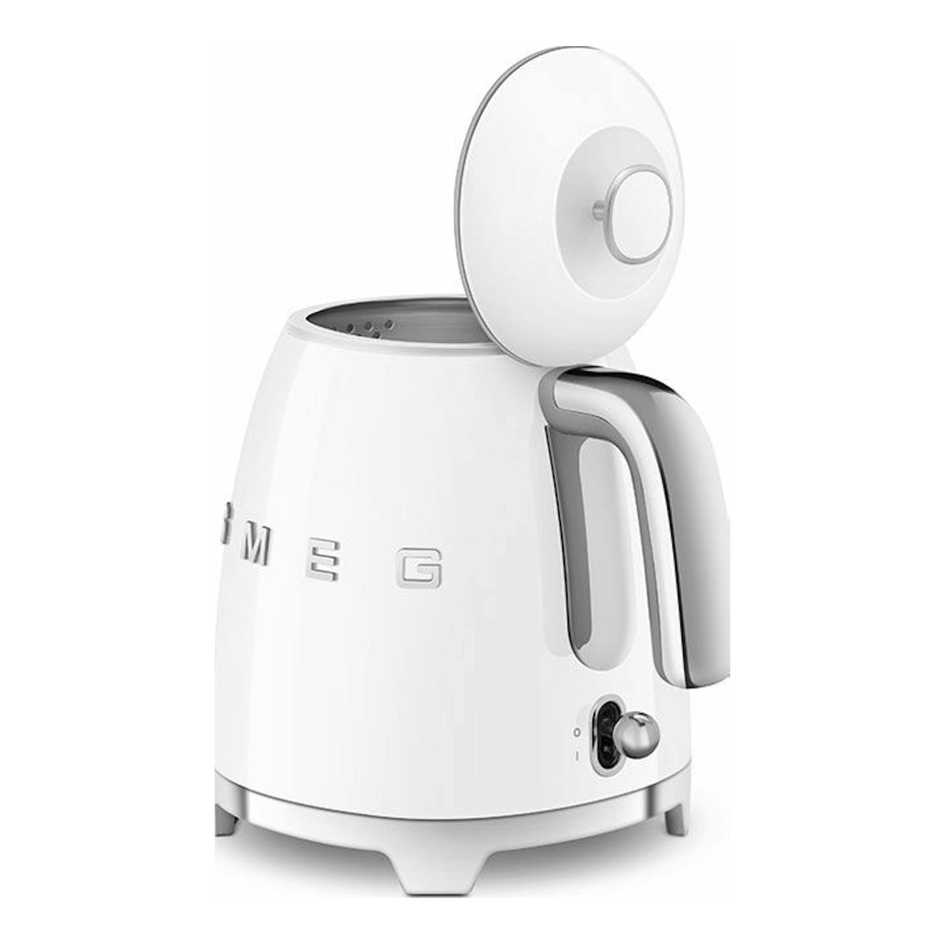 Mini hervidor Smeg KLF05WHEU blanco, vista frontal tres cuartos con la tapa abierta.