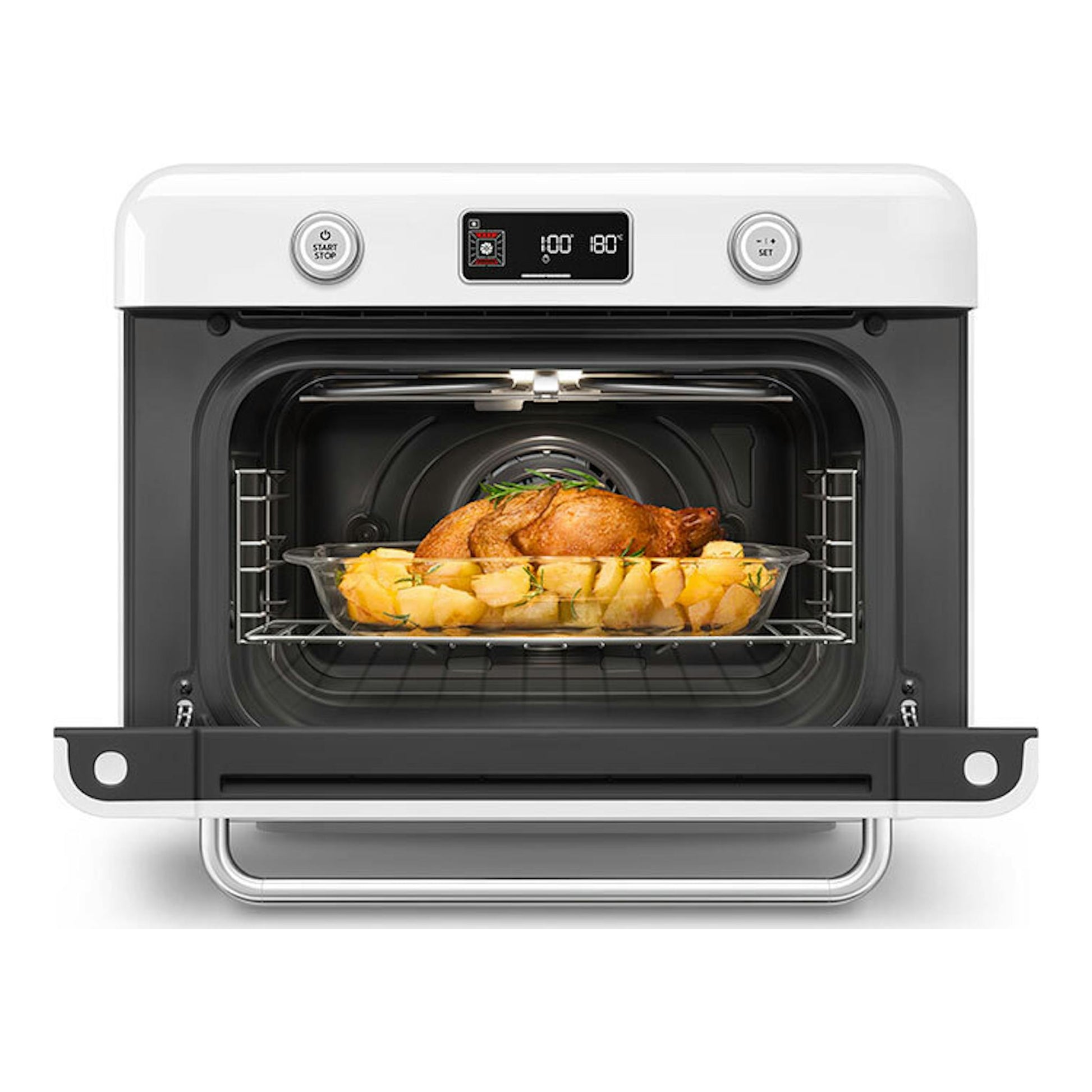 Minihorno Smeg COF01WHEU blanco, vista frontal con puerta abierta y bandeja con pollo y patatas.