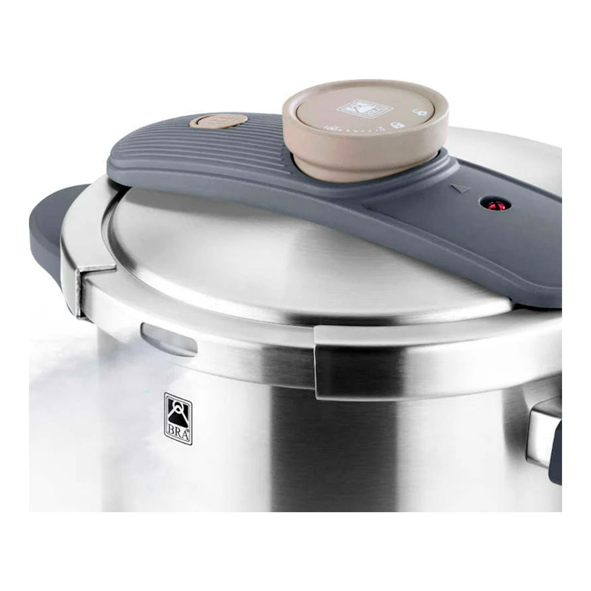 Olla a presión BRA Emotion 6 L, vista parcial superior, acero inoxidable con tapa gris y válvula beige.