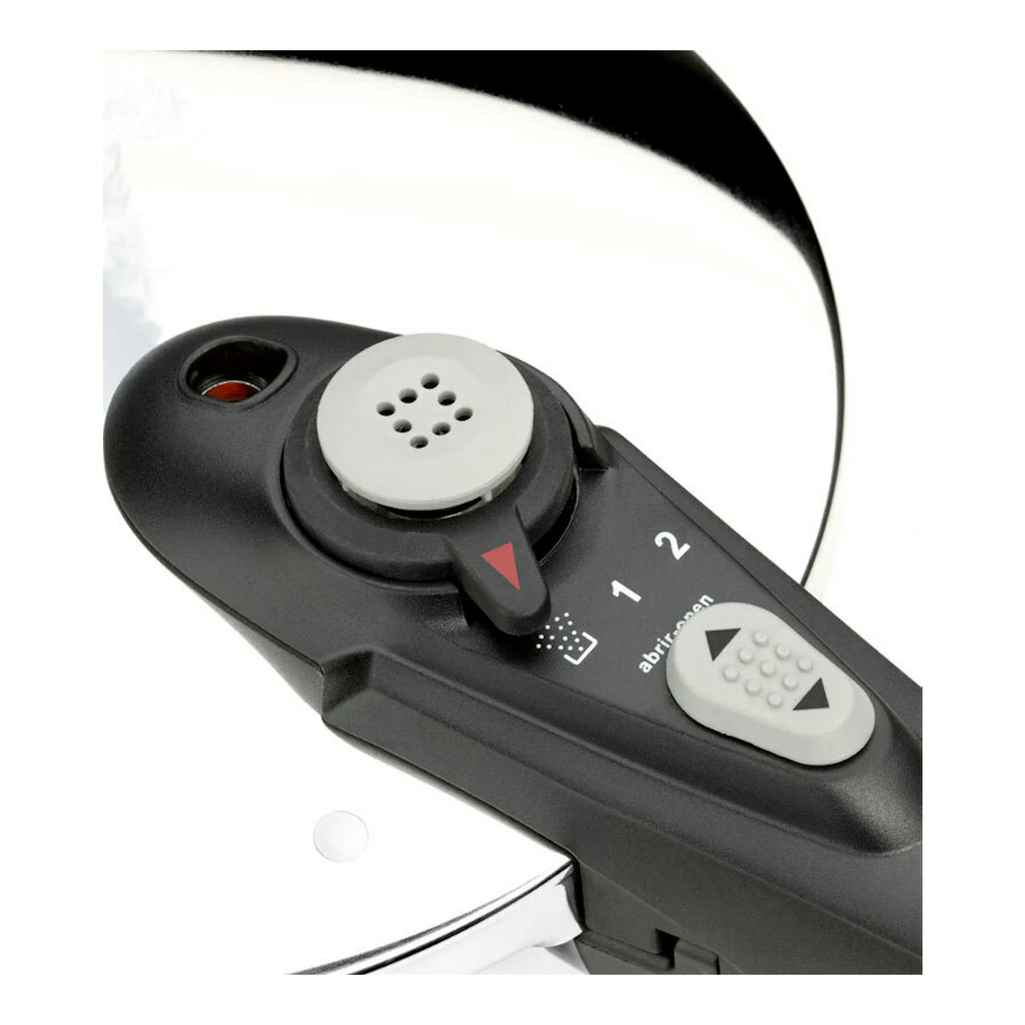 Tapa de olla rápida Bra Vitesse 4L, vista en detalle del asa negra con válvula y controles grises.
