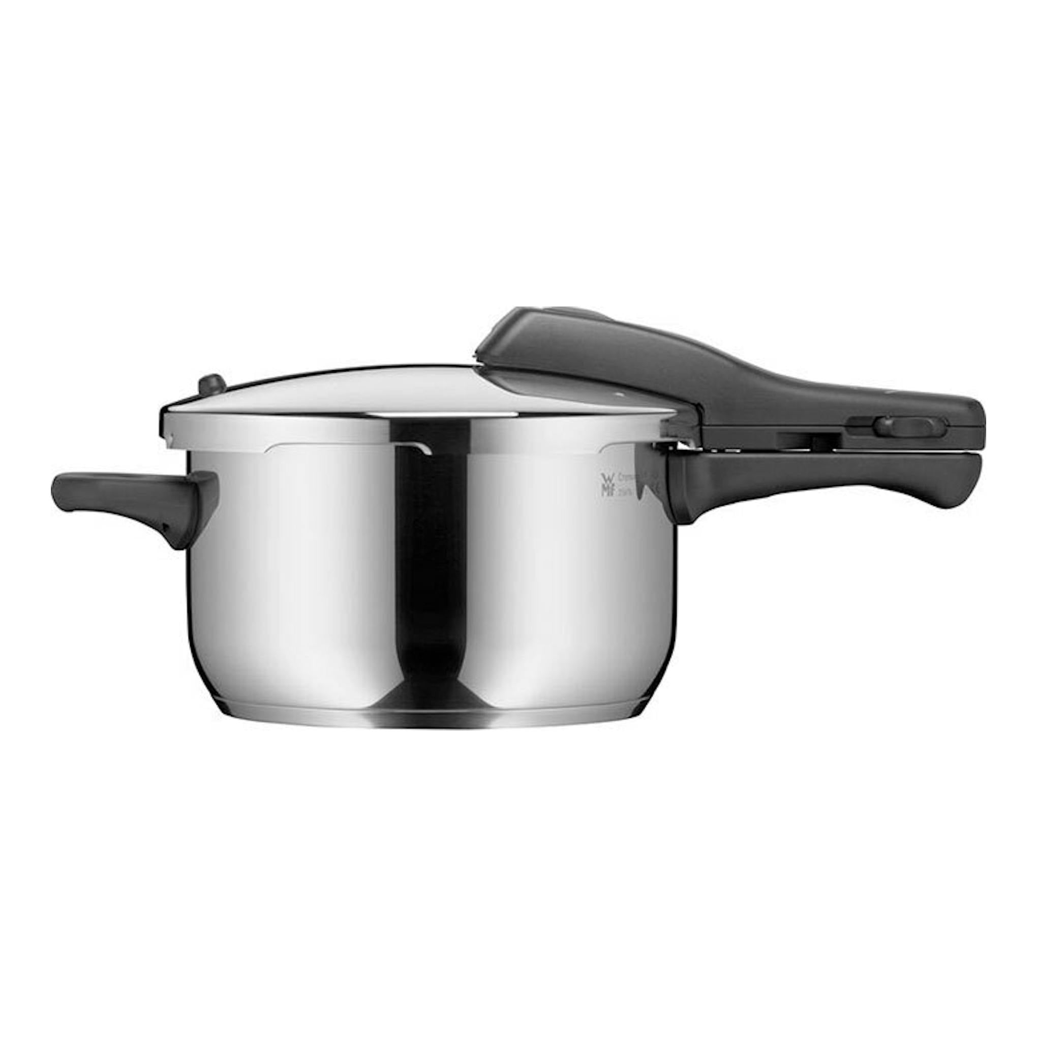 Olla rápida WMF Perfect 4,5 L de acero inoxidable, vista lateral, con tapa y asas negras.