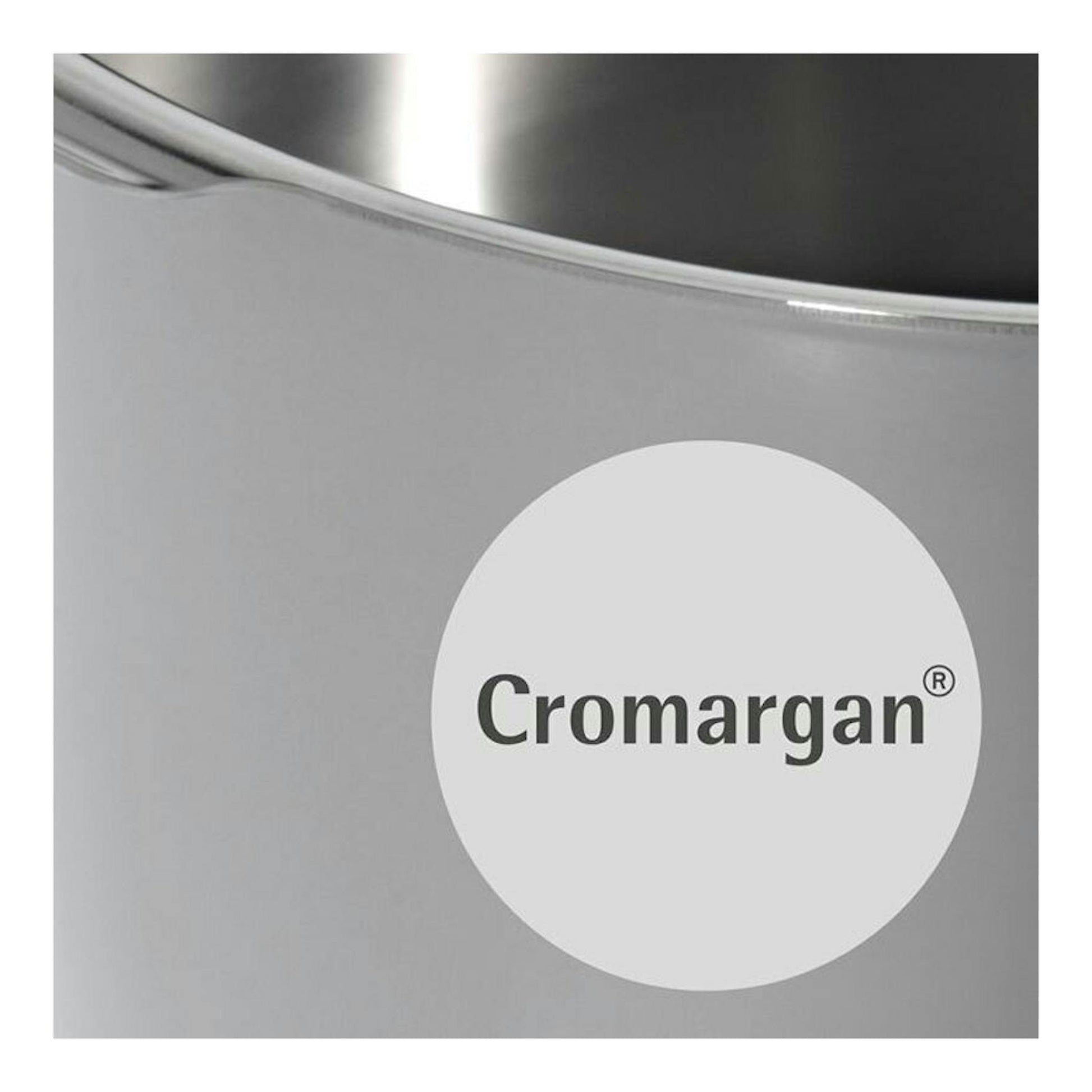 Olla rápida WMF Perfect de acero inoxidable, detalle en primer plano del logo Cromargan.