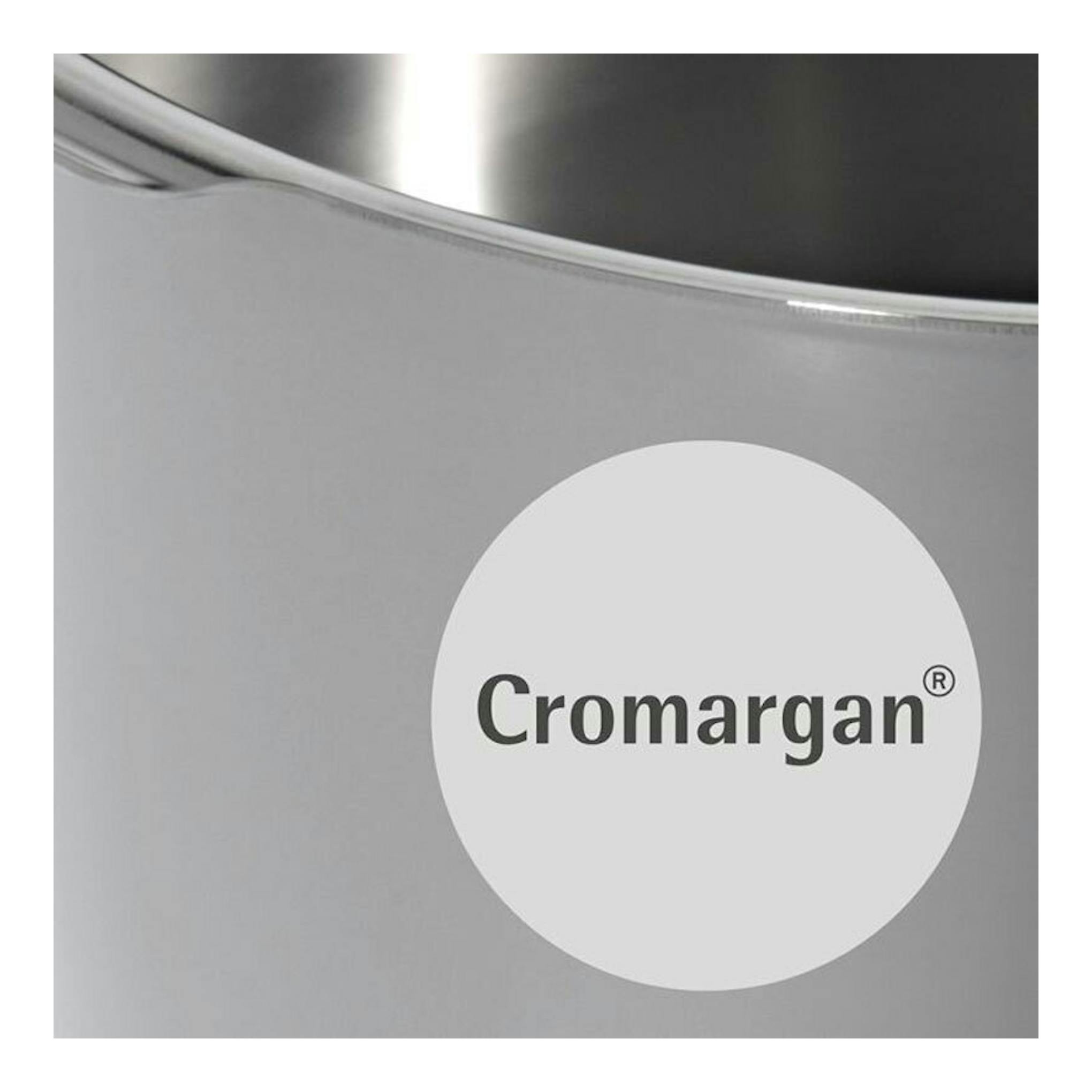 Olla rápida WMF Perfect de acero inoxidable, detalle en primer plano del logo Cromargan.
