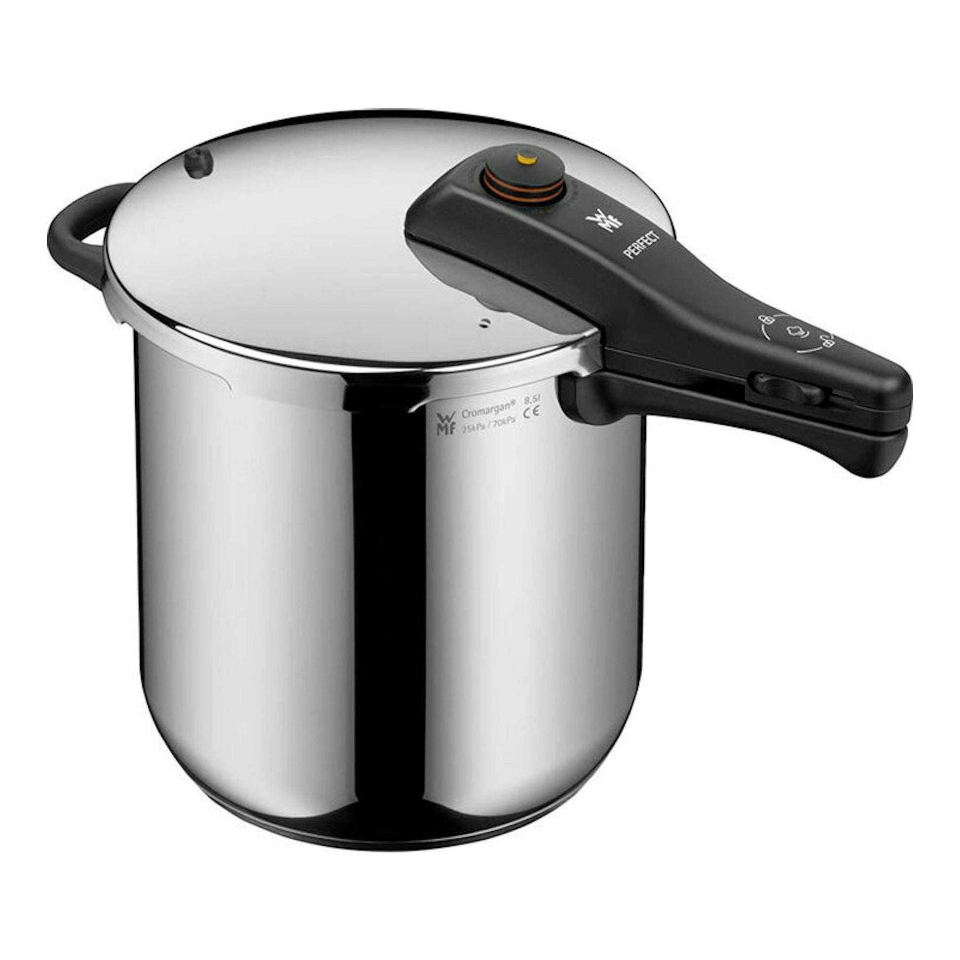 Olla rápida WMF Perfect 8,5 L de acero inoxidable, vista frontal en ángulo, con tapa y asa negras.
