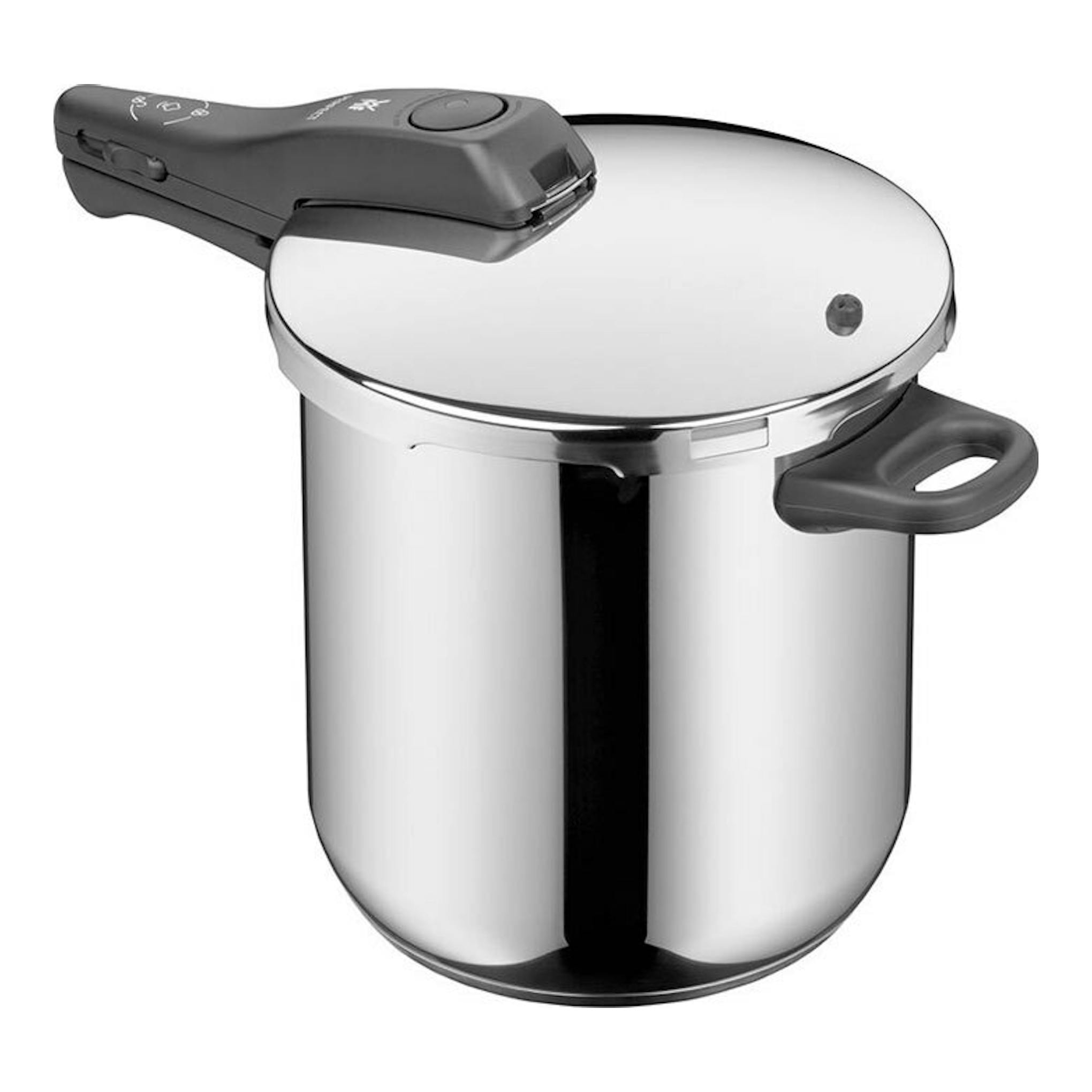 Olla rápida WMF Perfect 8,5L de acero inoxidable, vista frontal en 3/4, con tapa y asa negras.