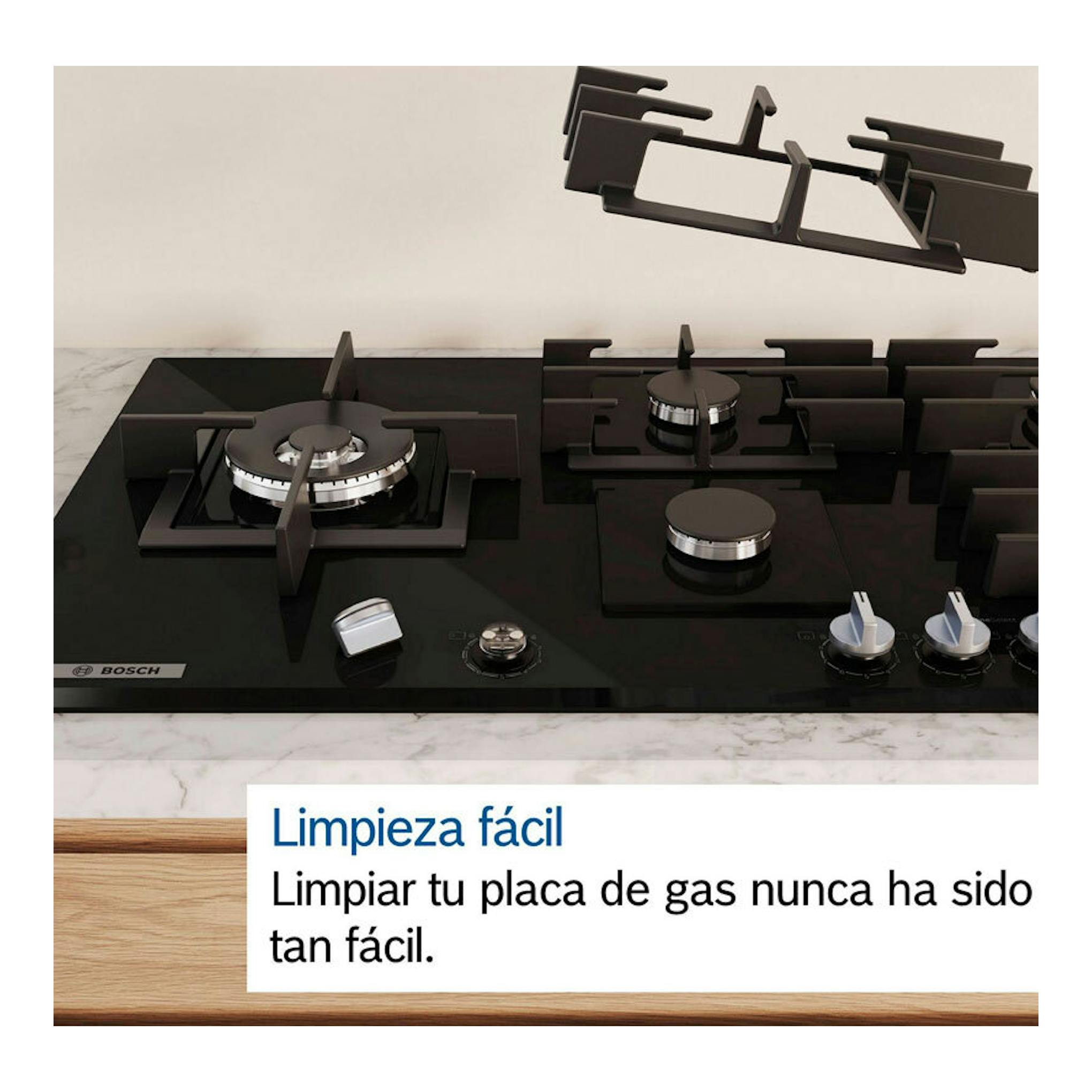 Placa de gas Bosch PCS7A5I90 negra, vista frontal, con cinco quemadores sobre cristal negro.