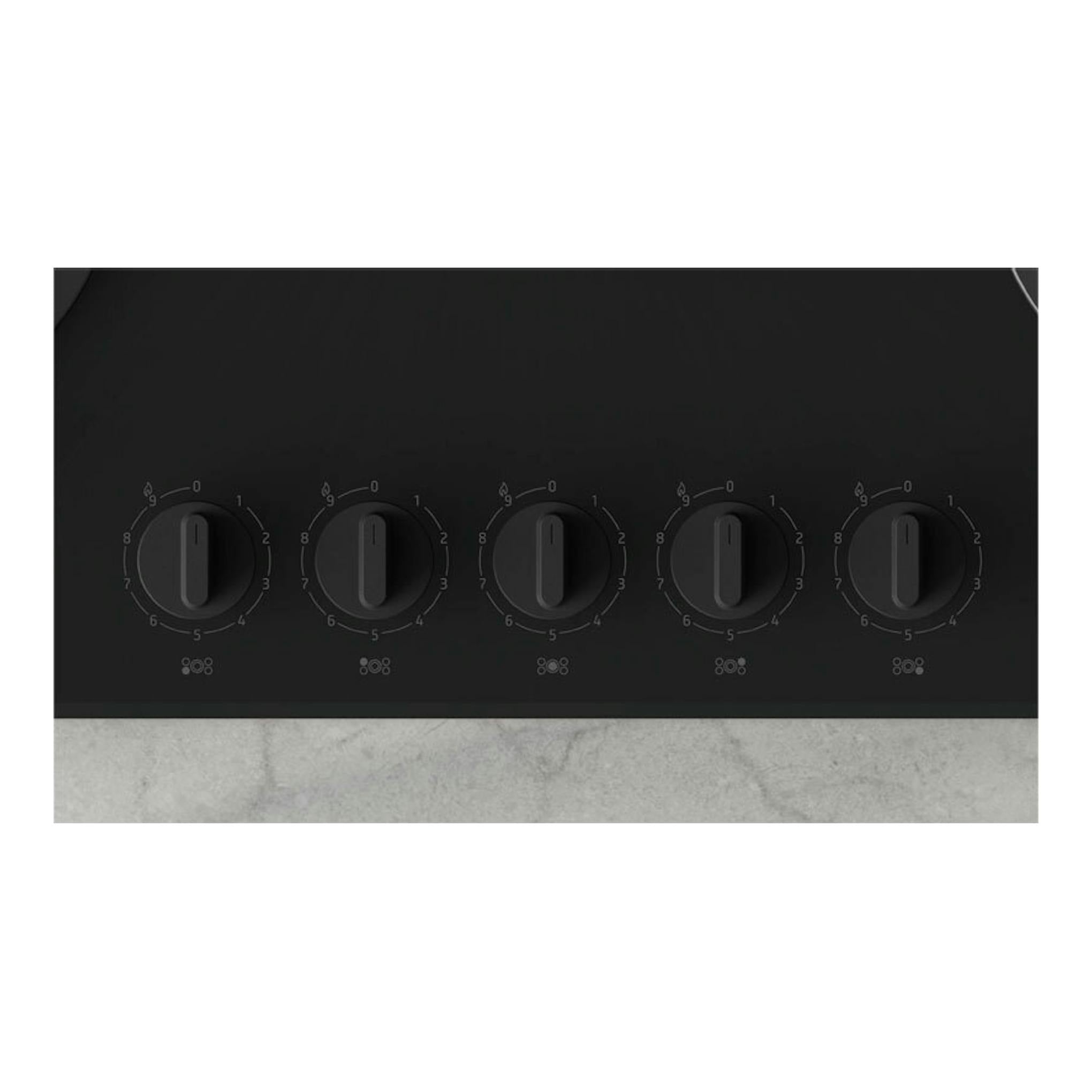 Placa de cristal negra Balay 3ETG676RB, vista frontal, con cinco mandos giratorios.