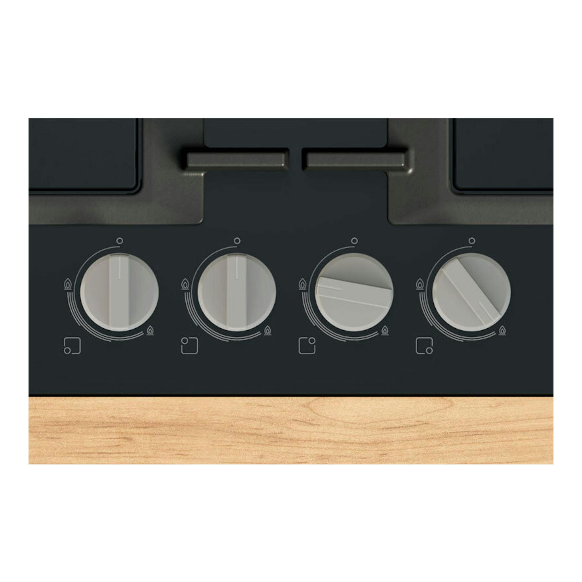 Bosch PNP6B6K40: vista frontal de placa de gas negra con cuatro mandos plateados.