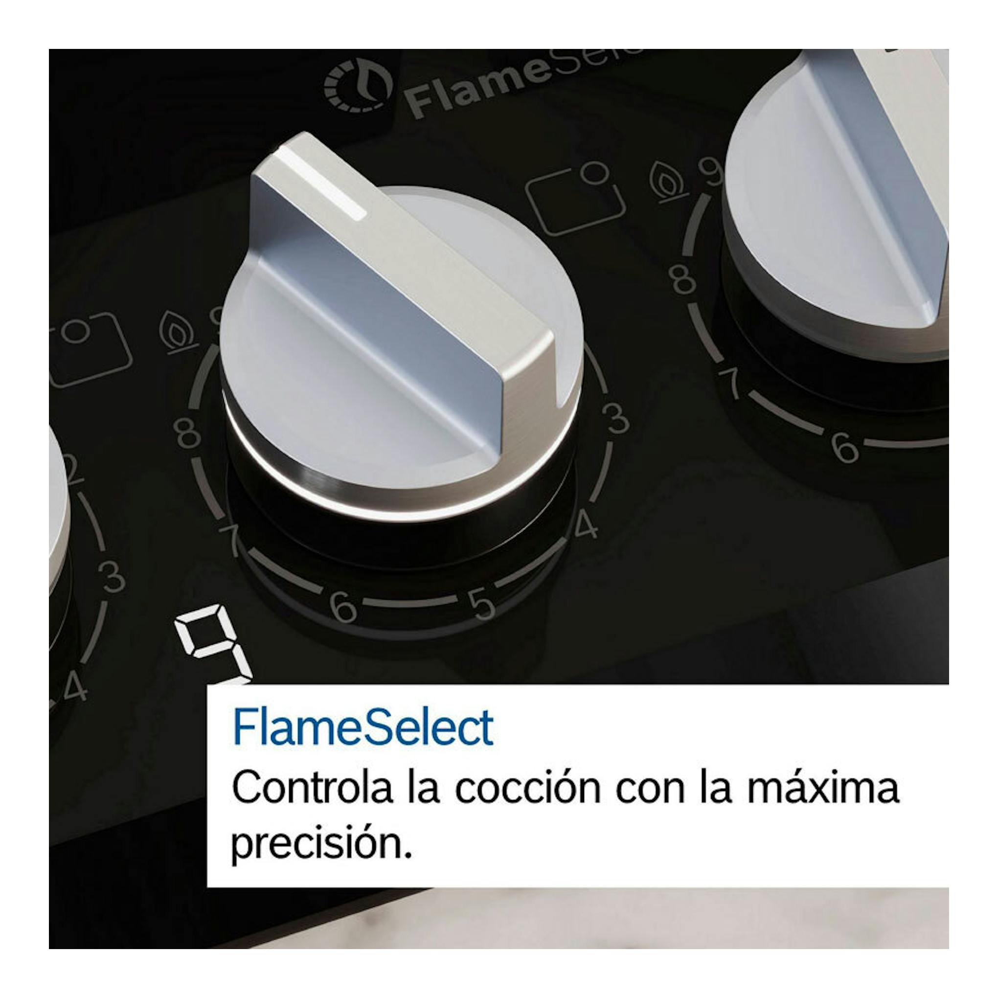 Primer plano de placa de gas Bosch PRS9A6H40 negra con mandos metálicos y escala FlameSelect.