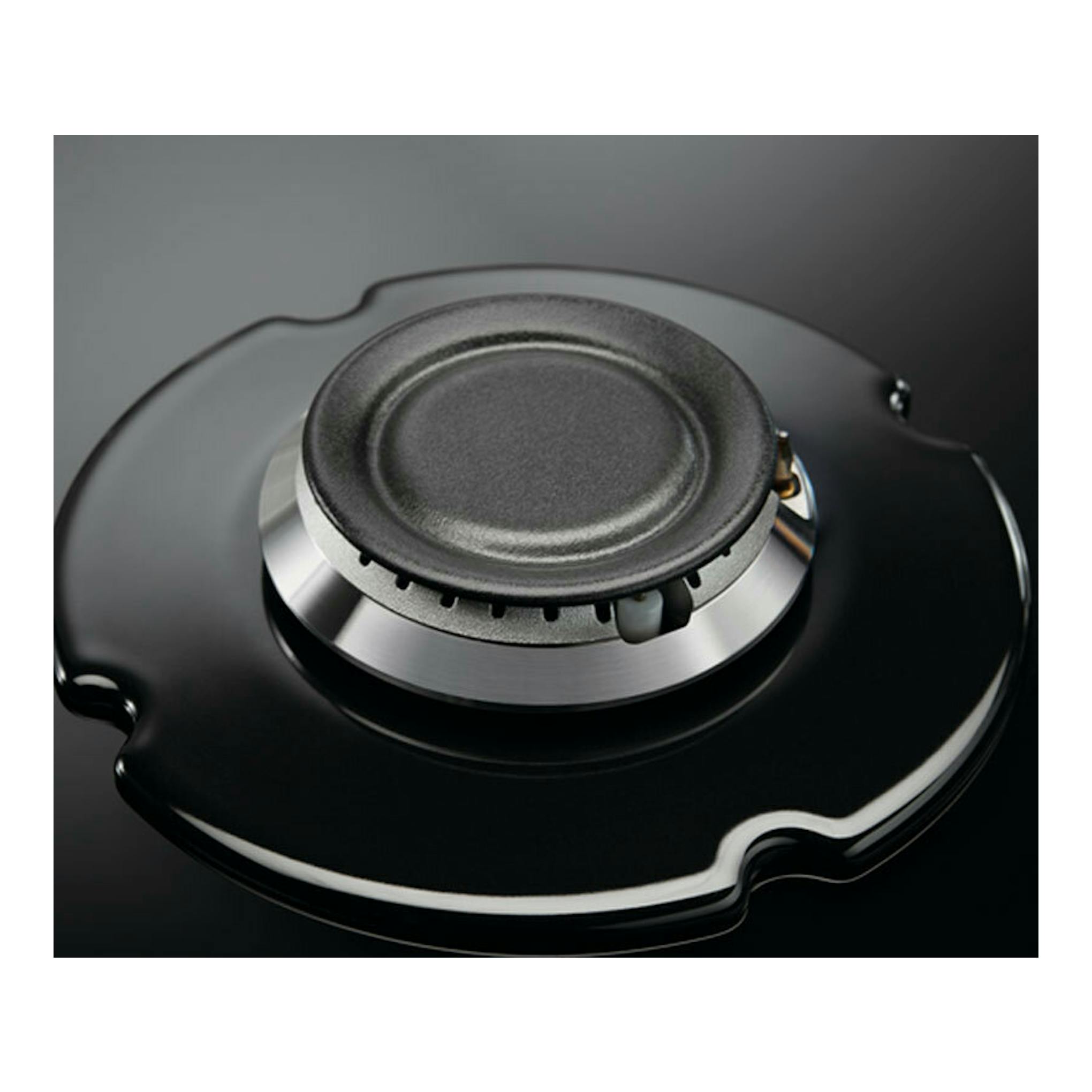 Placa de gas Electrolux EGG64272K de cristal negro, vista cenital parcial con quemador central.