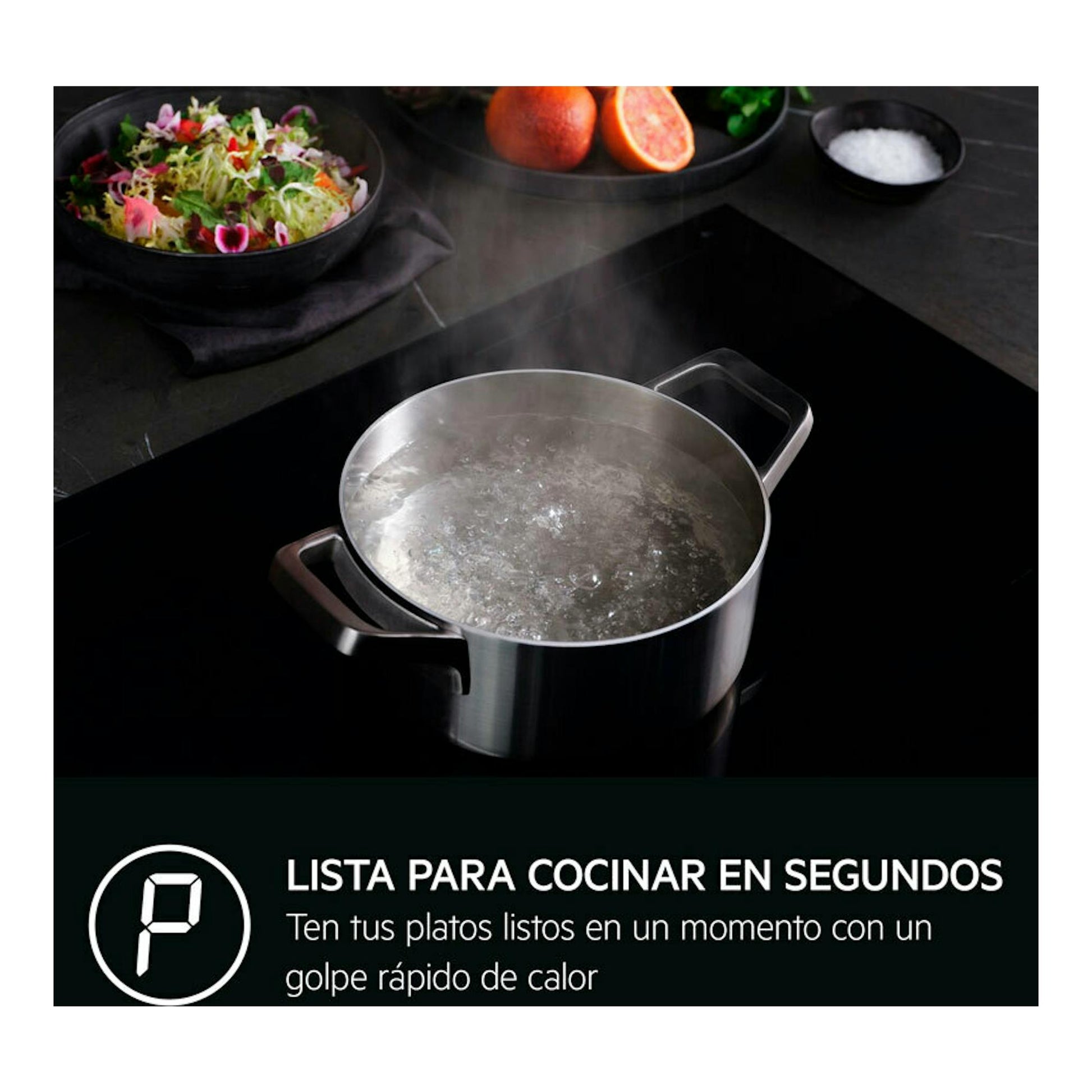 Placa de inducción AEG TI84IB30FB negra, vista cenital con olla hirviendo sobre la superficie.