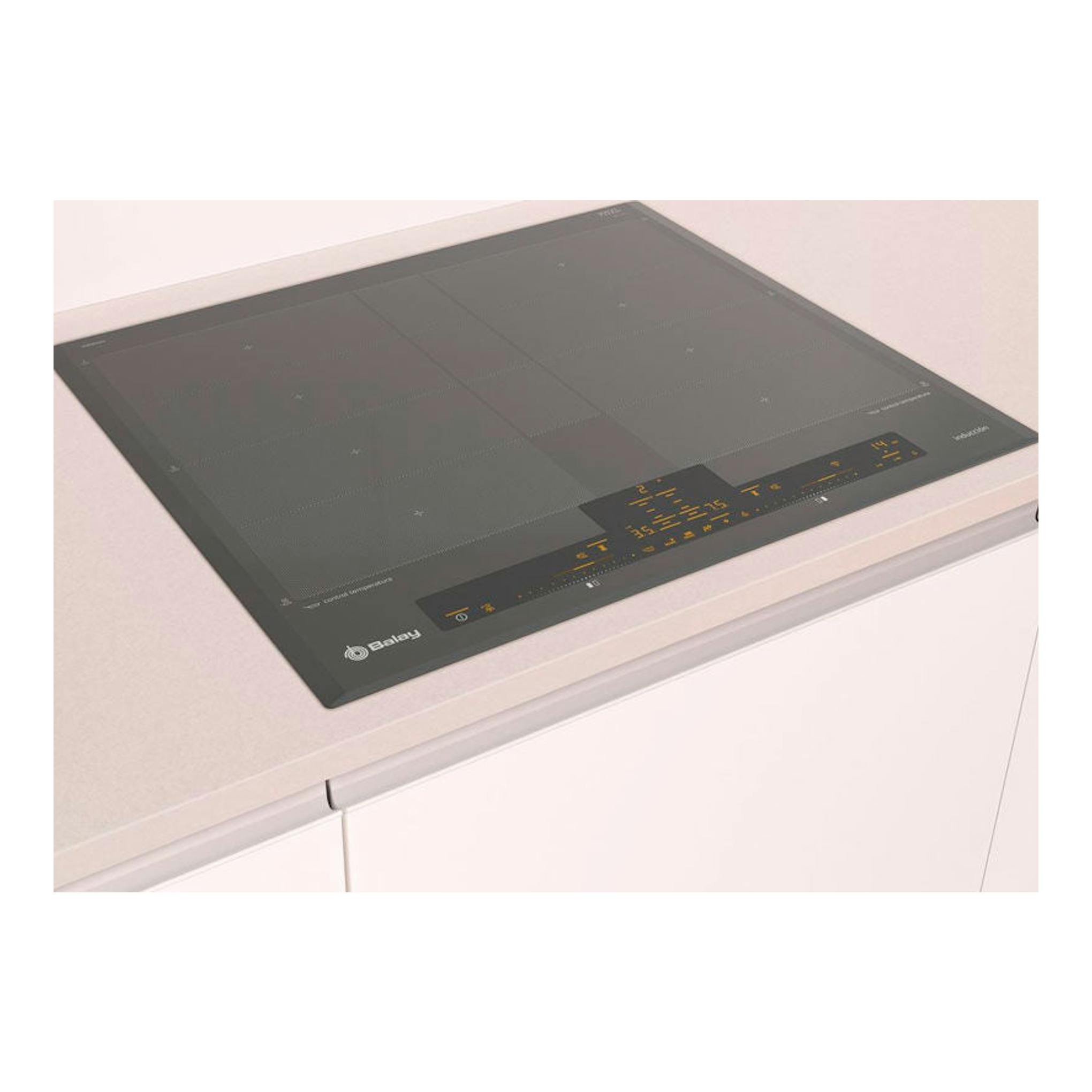 Placa de inducción Balay negra de 60 cm, vista en ángulo sobre encimera blanca.
