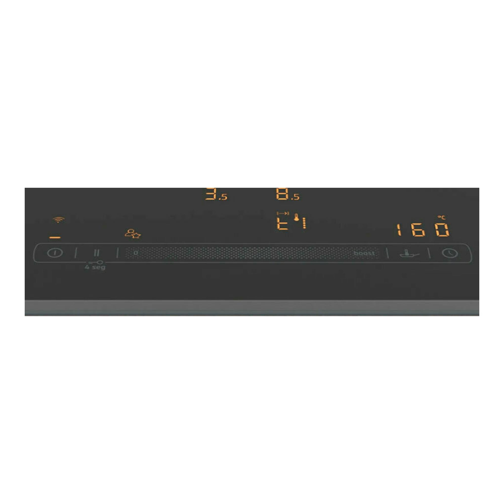 Placa de inducción Balay 3EB977LH negra, vista frontal superior con mandos táctiles y display naranja.