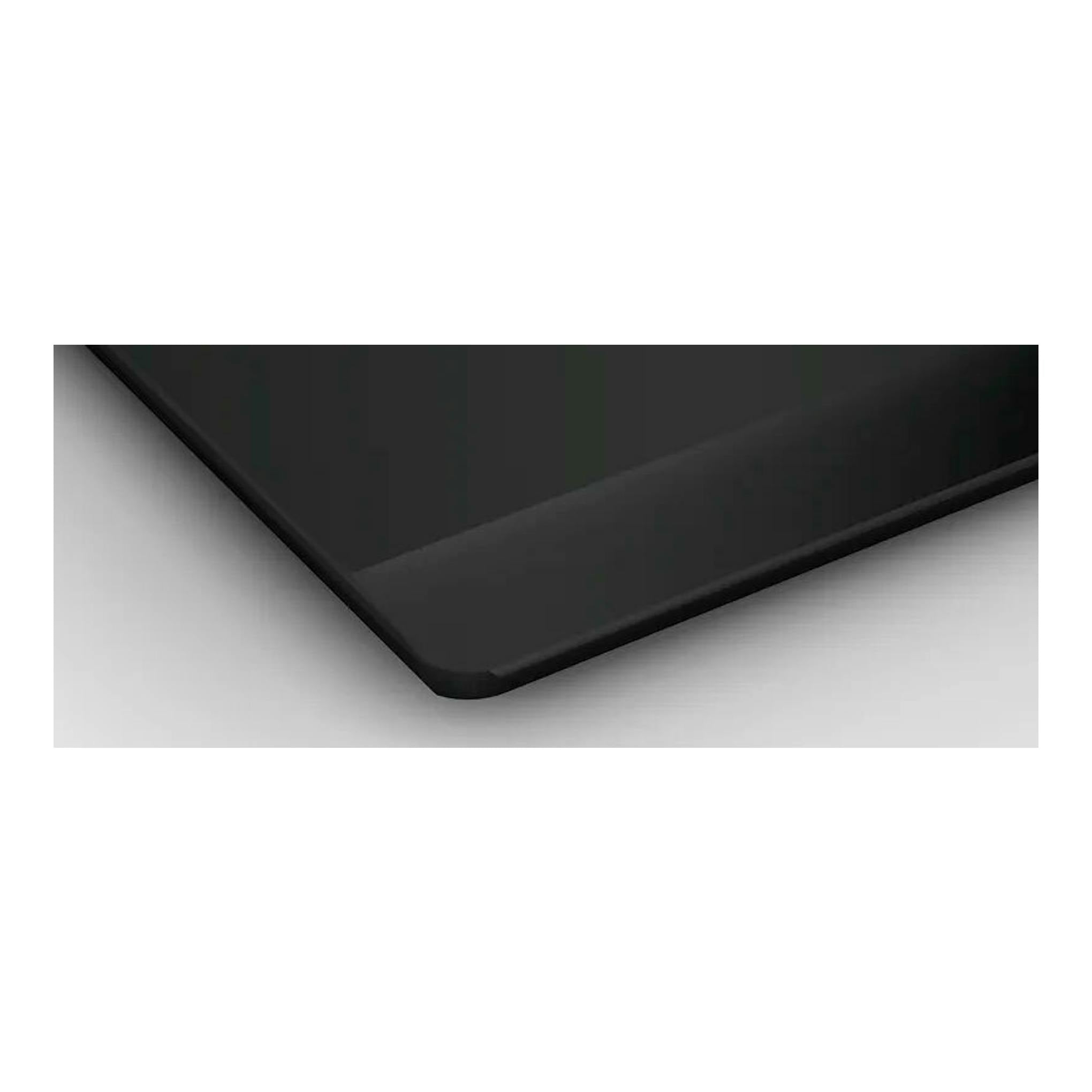 Placa de inducción Bosch PID631BB5E negra, vista en primer plano de una esquina de vidrio.