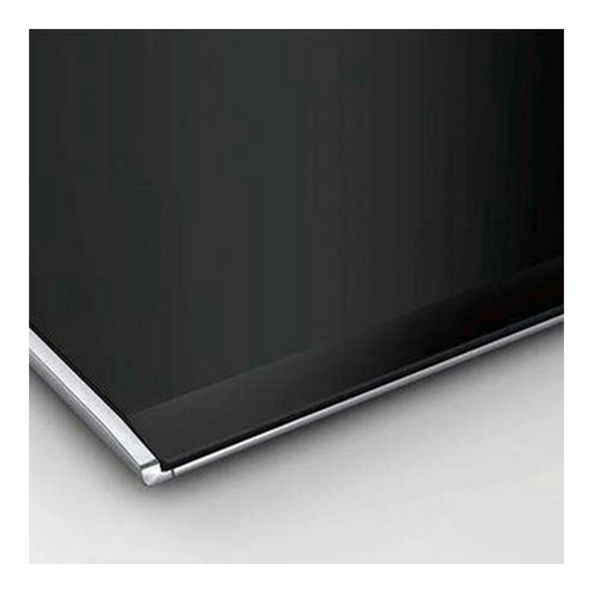 Placa de inducción Bosch PXX375FB1E negra, vista en ángulo con borde metálico plateado.