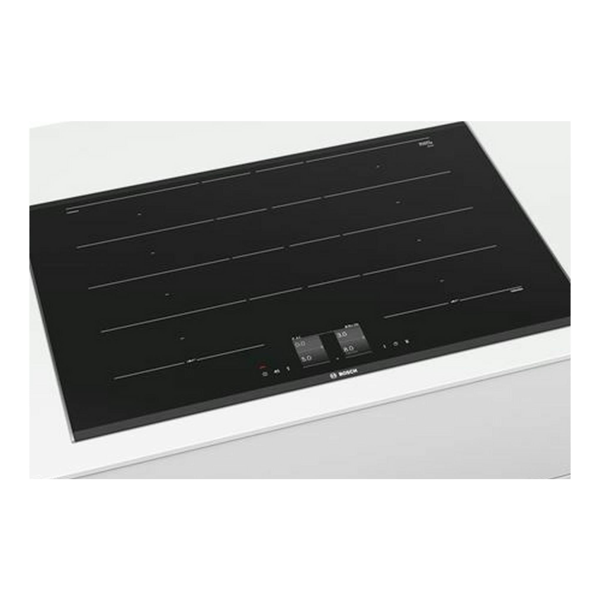 Placa de inducción Bosch PXY875KW1E negra, vista cenital en ángulo, con panel táctil central.