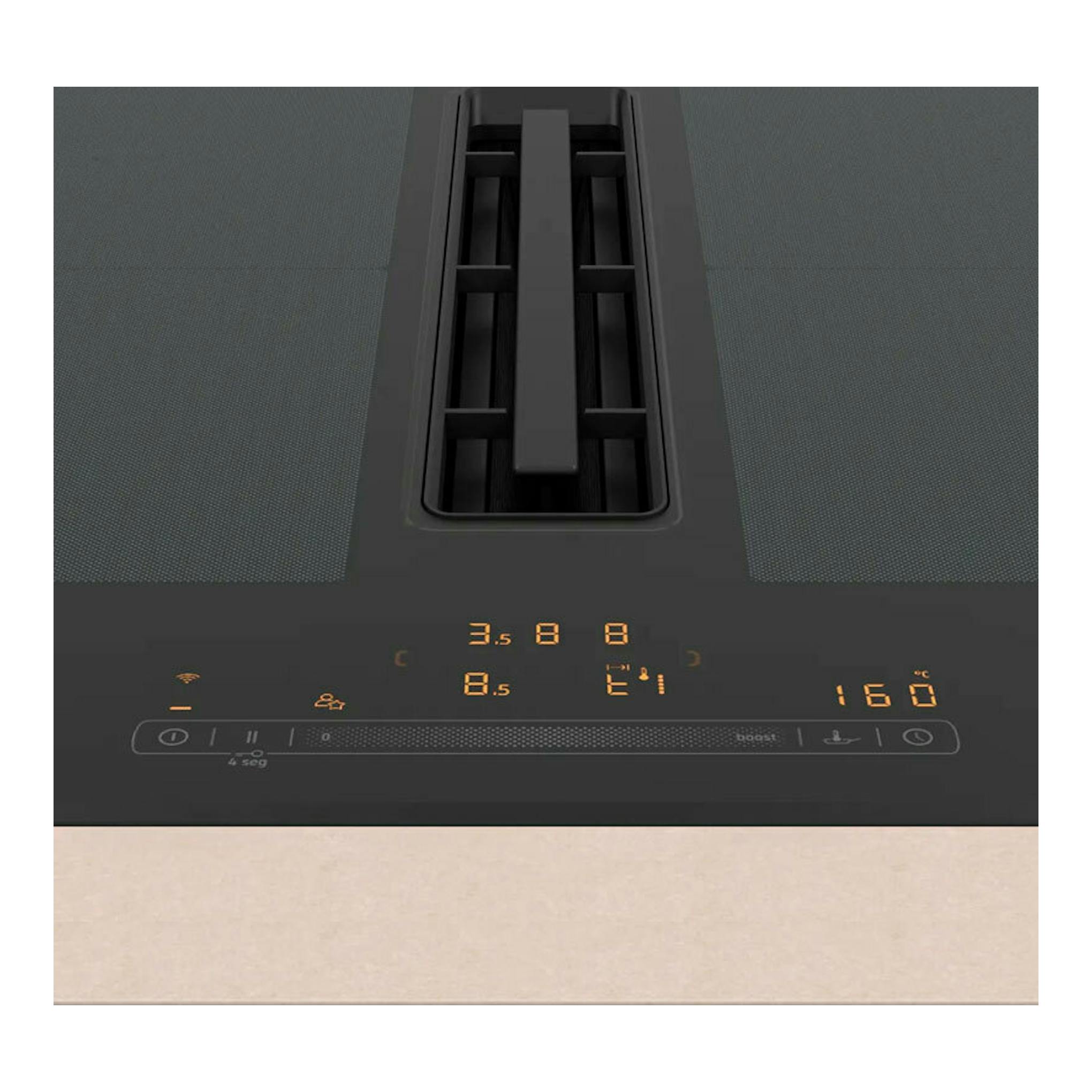 Placa de inducción Balay 3EBC976LH negra, vista superior, con extractor central y panel táctil iluminado.