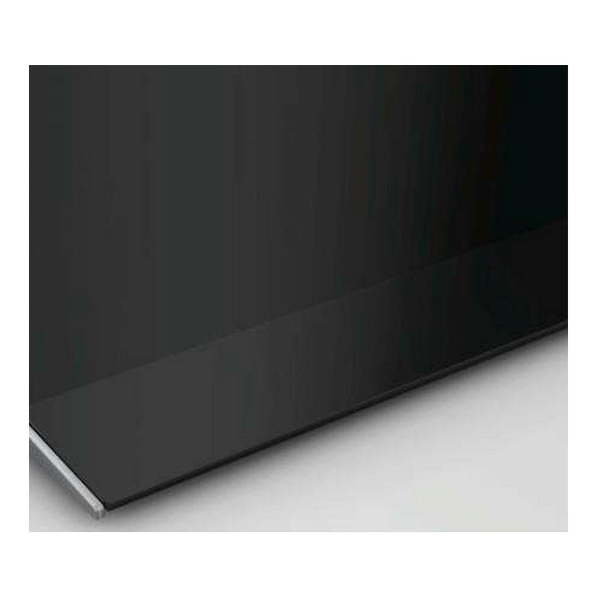 Placa de inducción Siemens EX875LEC1E negra, vista en ángulo con borde metálico.