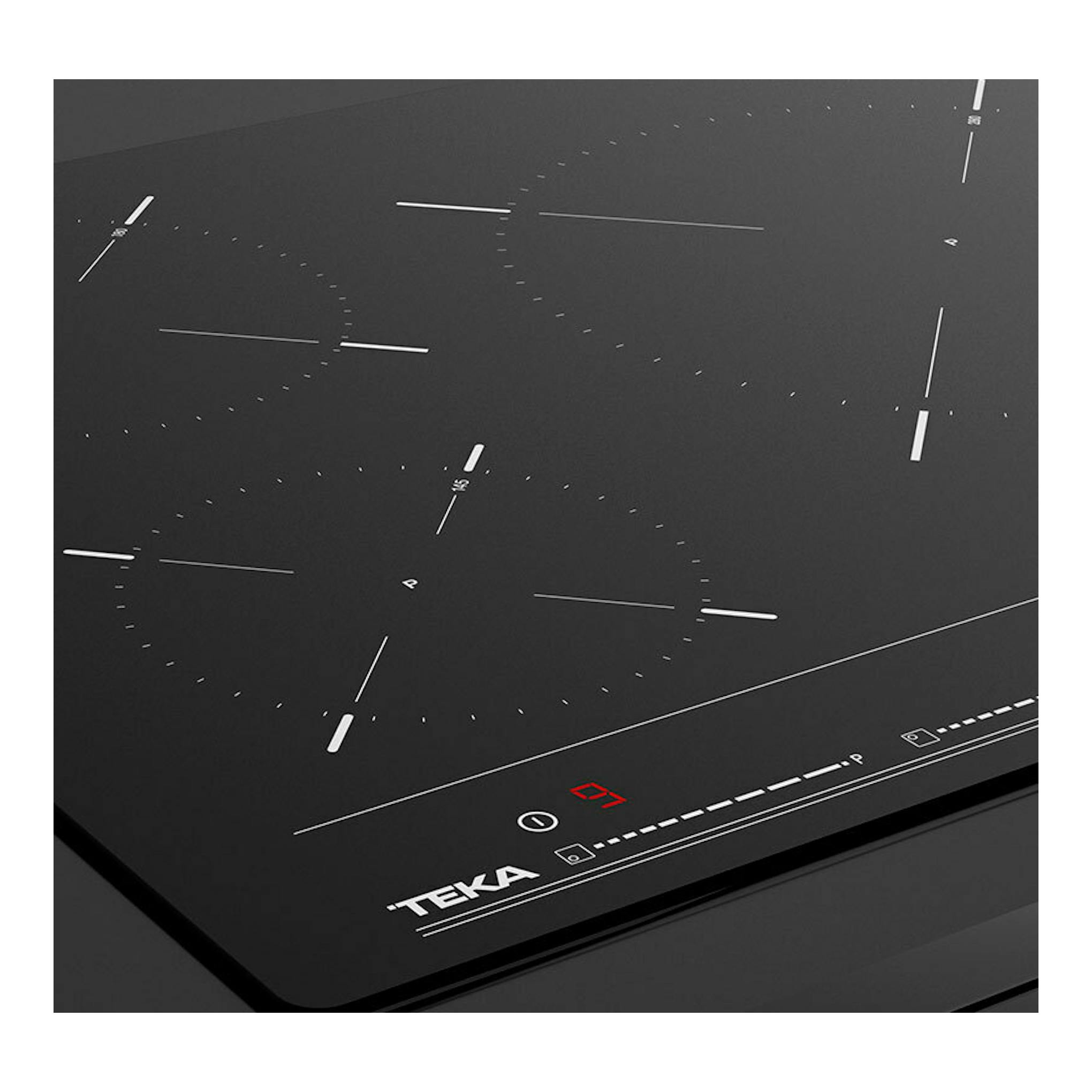 Placa de inducción Teka IBC 63010 negra, vista en ángulo, con cuatro zonas de cocción y panel táctil frontal.