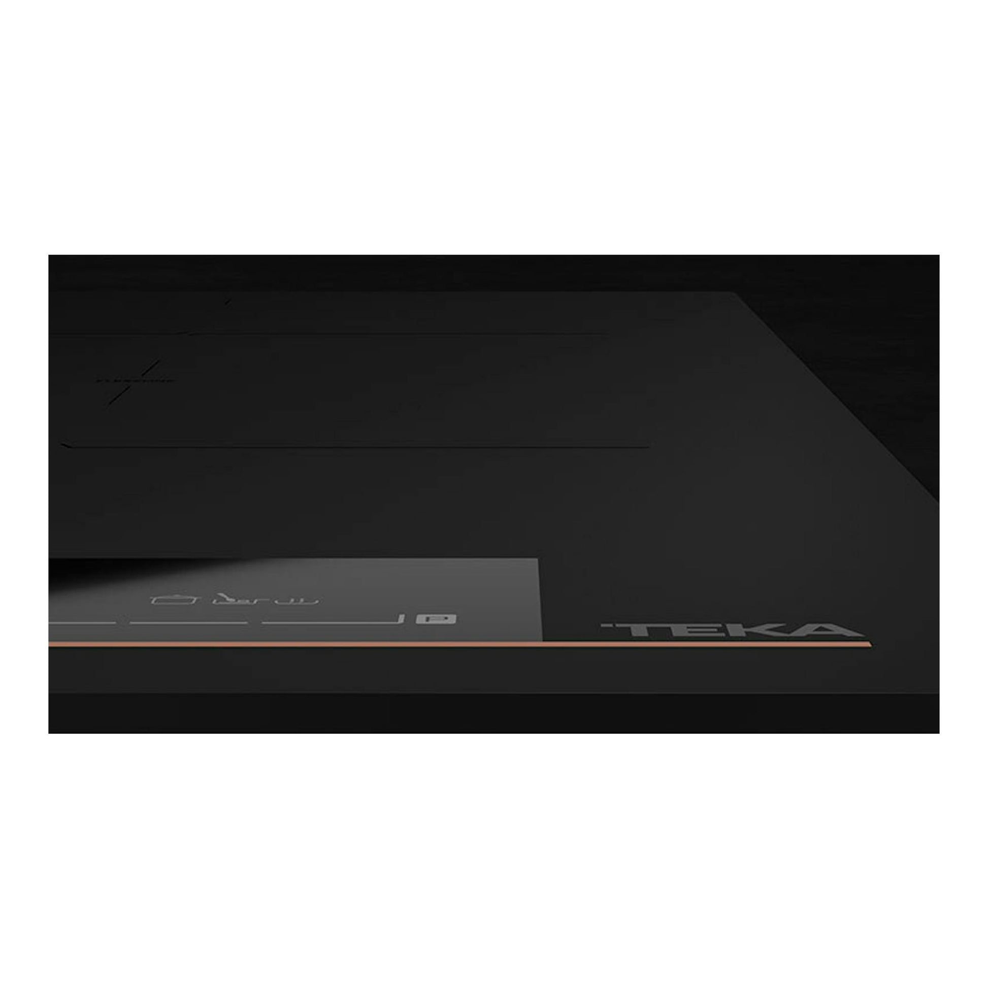 Placa de inducción Teka IBF64G1MSP BM negra, vista en ángulo, con control táctil frontal.