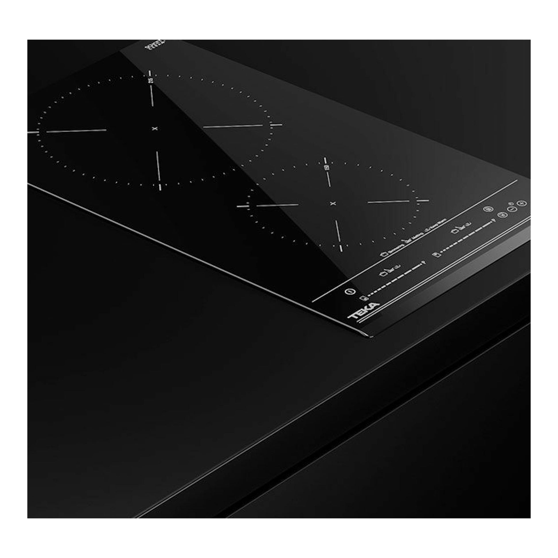 Placa de inducción Teka IZC 32310 MSP BK negra, vista en ángulo con dos zonas de cocción táctiles.