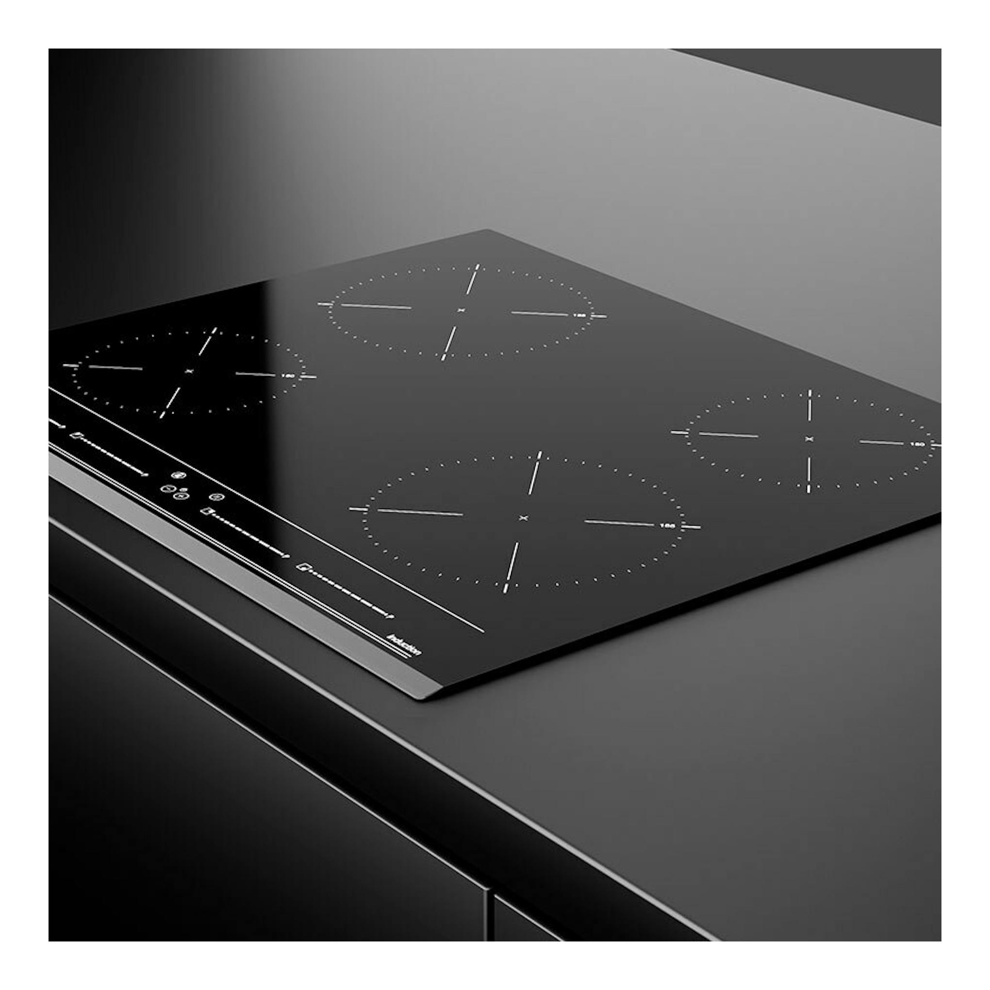 Placa de inducción Teka IZC 64010 MSS negra, vista en ángulo sobre encimera, 60 cm.