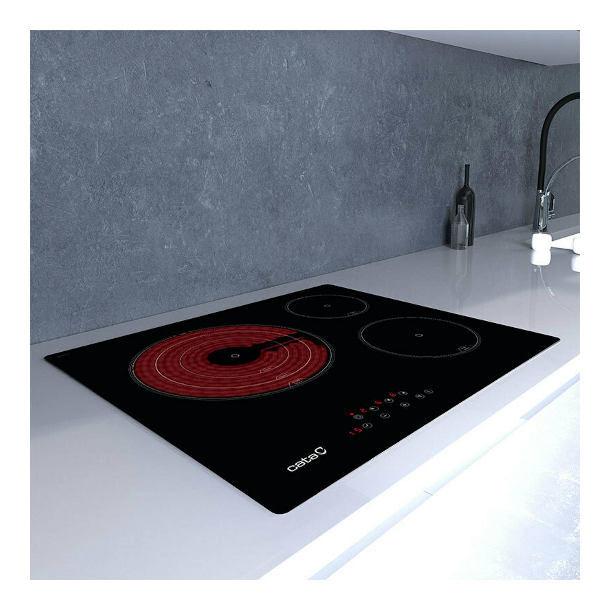 Placa vitrocerámica Cata TT6003 e-tech negra, vista en ángulo sobre encimera de cocina, con 3 zonas.