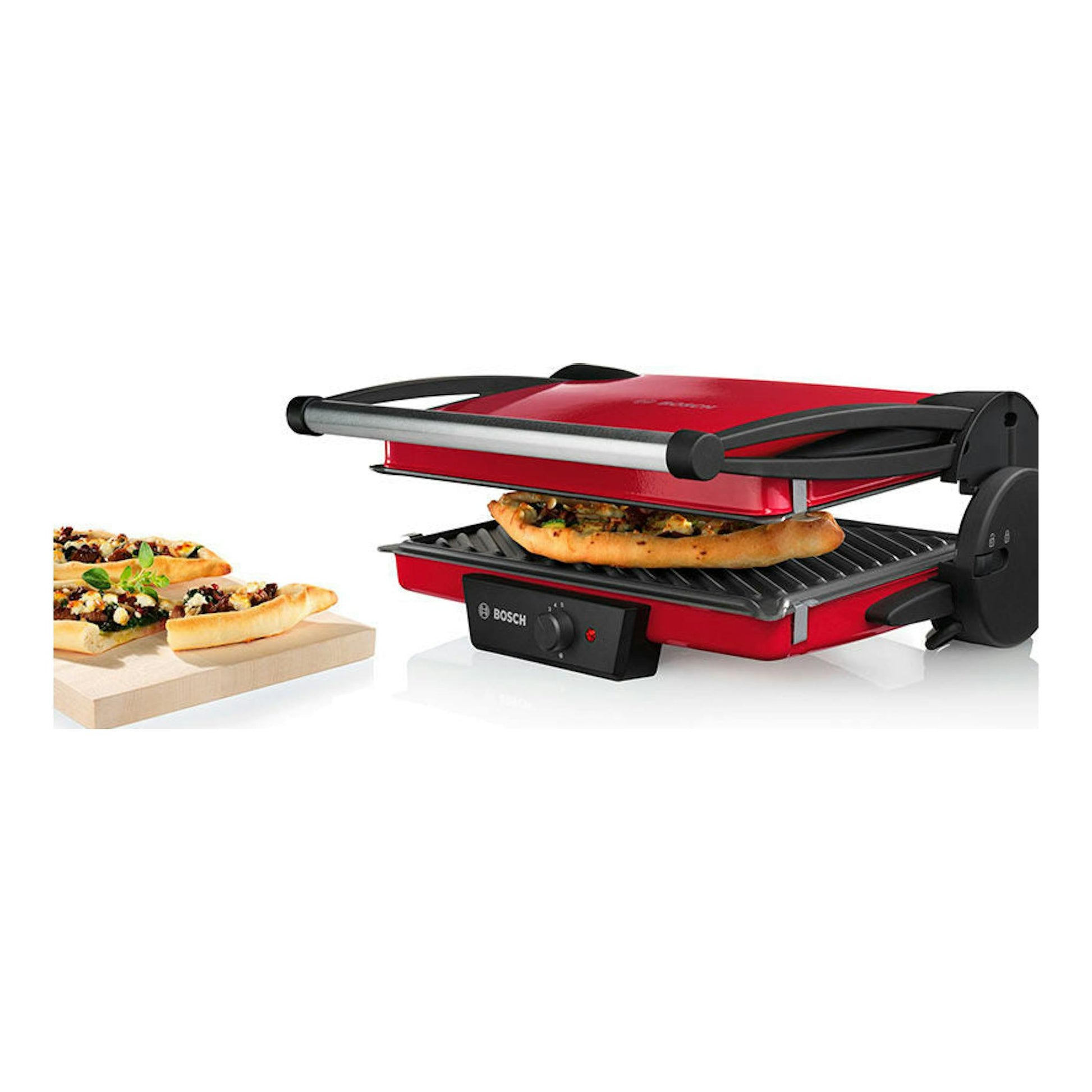 Plancha grill eléctrica Bosch TFB4402V roja y negra, abierta en vista 3/4, con pizza sobre la placa.