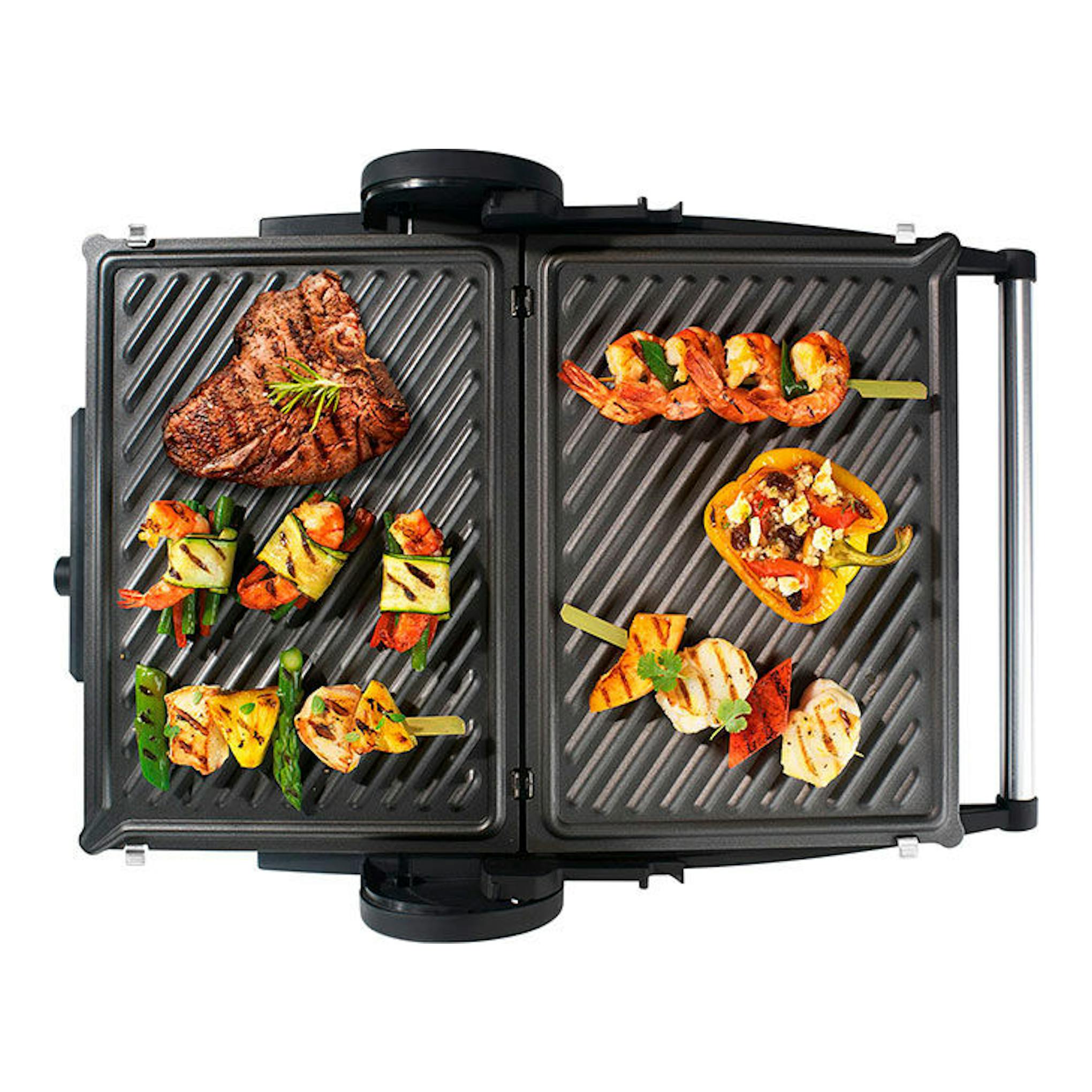 Plancha grill eléctrica Bosch TFB4402V, vista cenital, abierta, negra, con carne y brochetas de verduras.