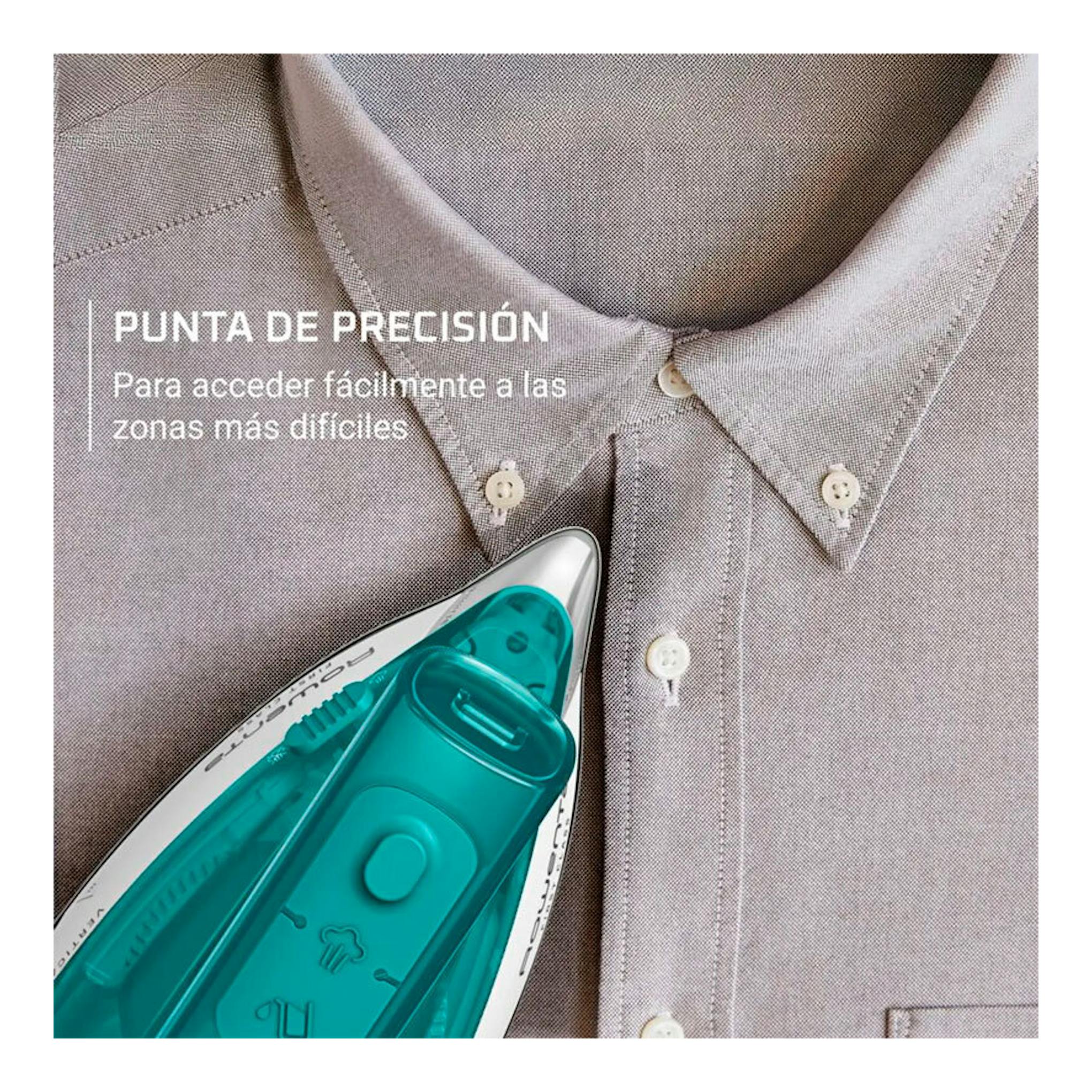Plancha de vapor Rowenta DA1610E0, vista en detalle de la punta de precisión sobre una camisa gris.