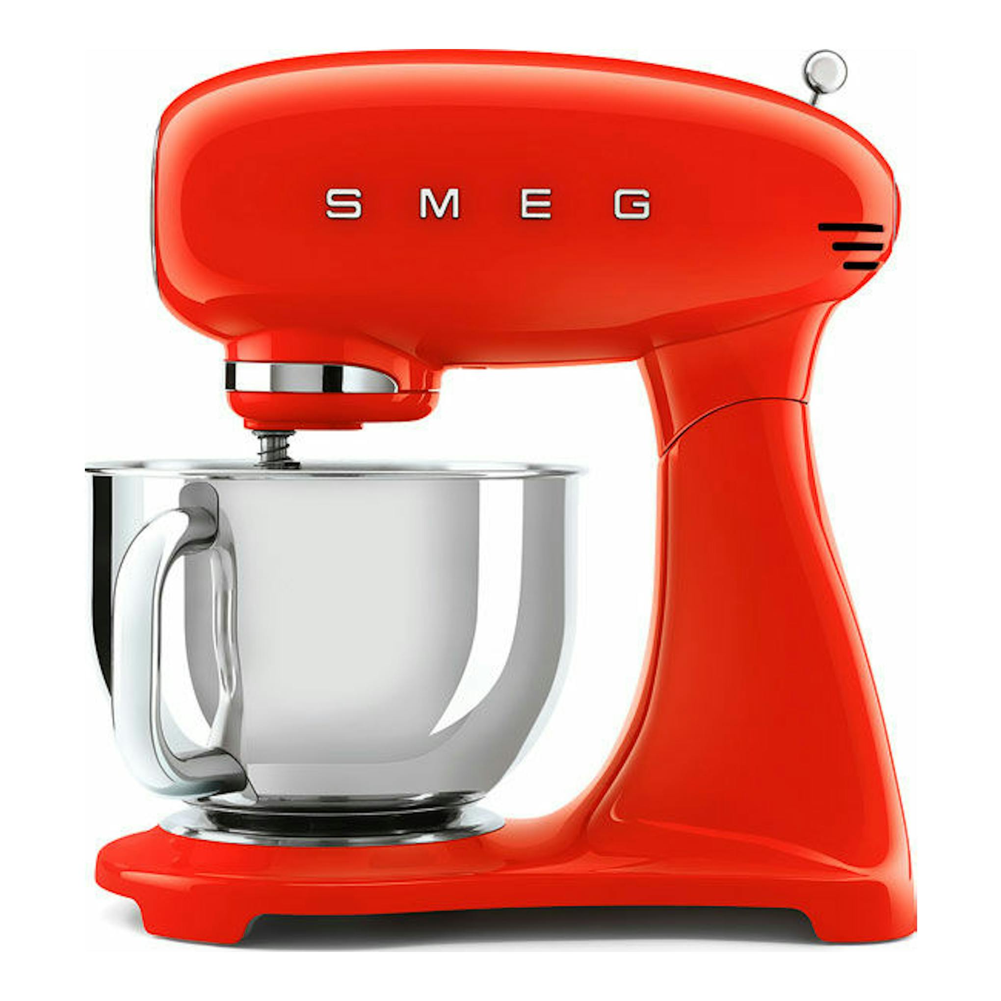 Batidora de pie Smeg SMF03RDEU roja con bol metálico, vista frontal.