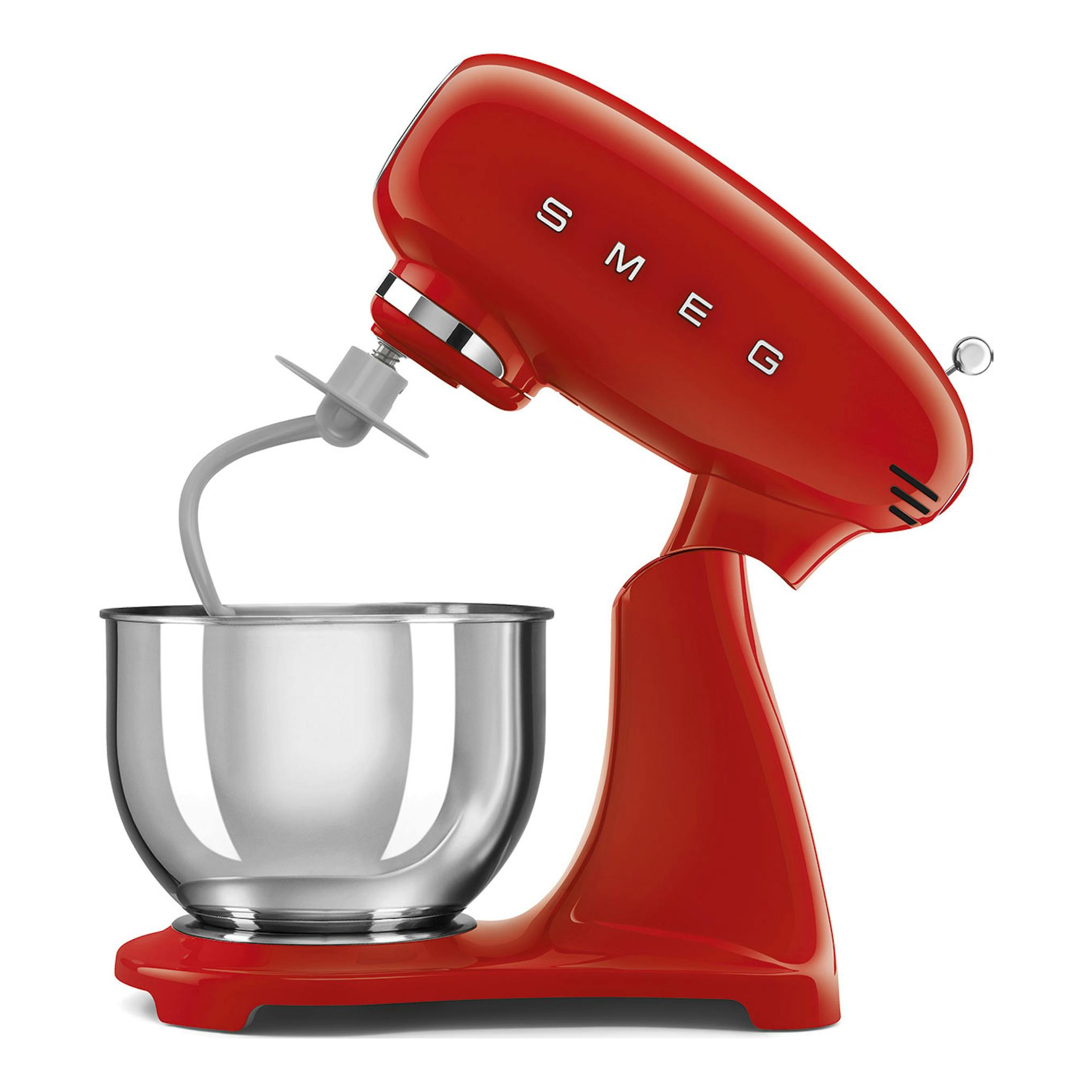 Batidora amasadora Smeg SMF05RDEU roja, vista lateral, con bol de acero inoxidable.
