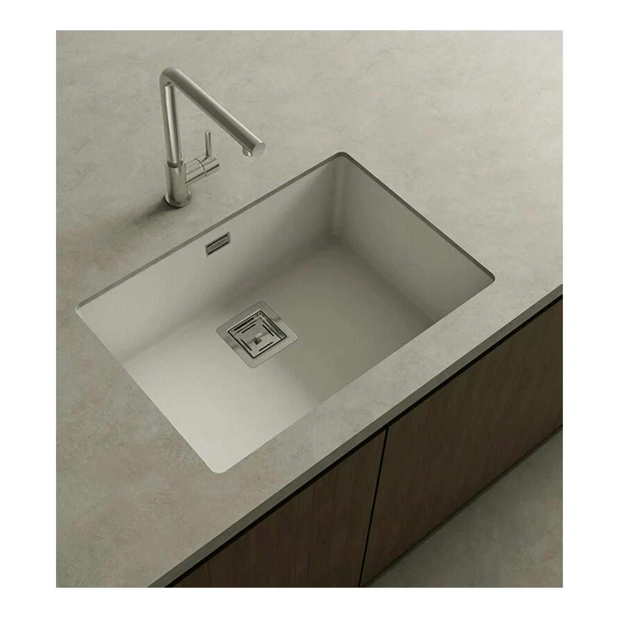 Fregadero Poalgi Zie 60 1/S blanco brillo, vista superior de lavabo rectangular empotrado con grifo cromado.