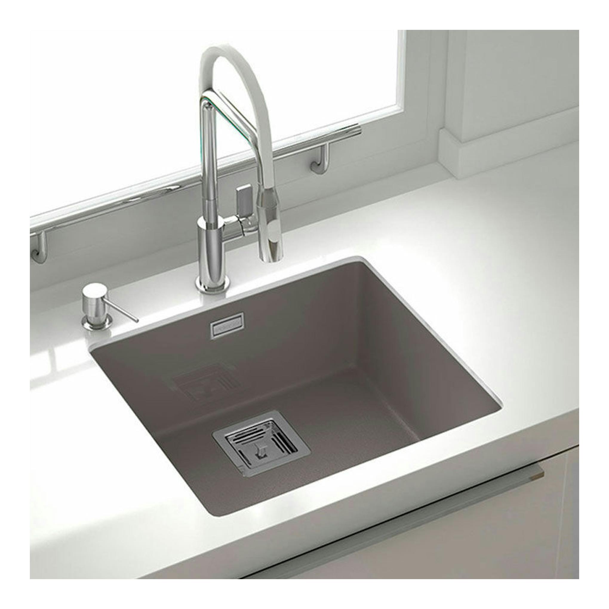 Fregadero Poalgi Zie 45 1/S Concret, vista superior inclinada, gris oscuro, con grifo cromado empotrado.