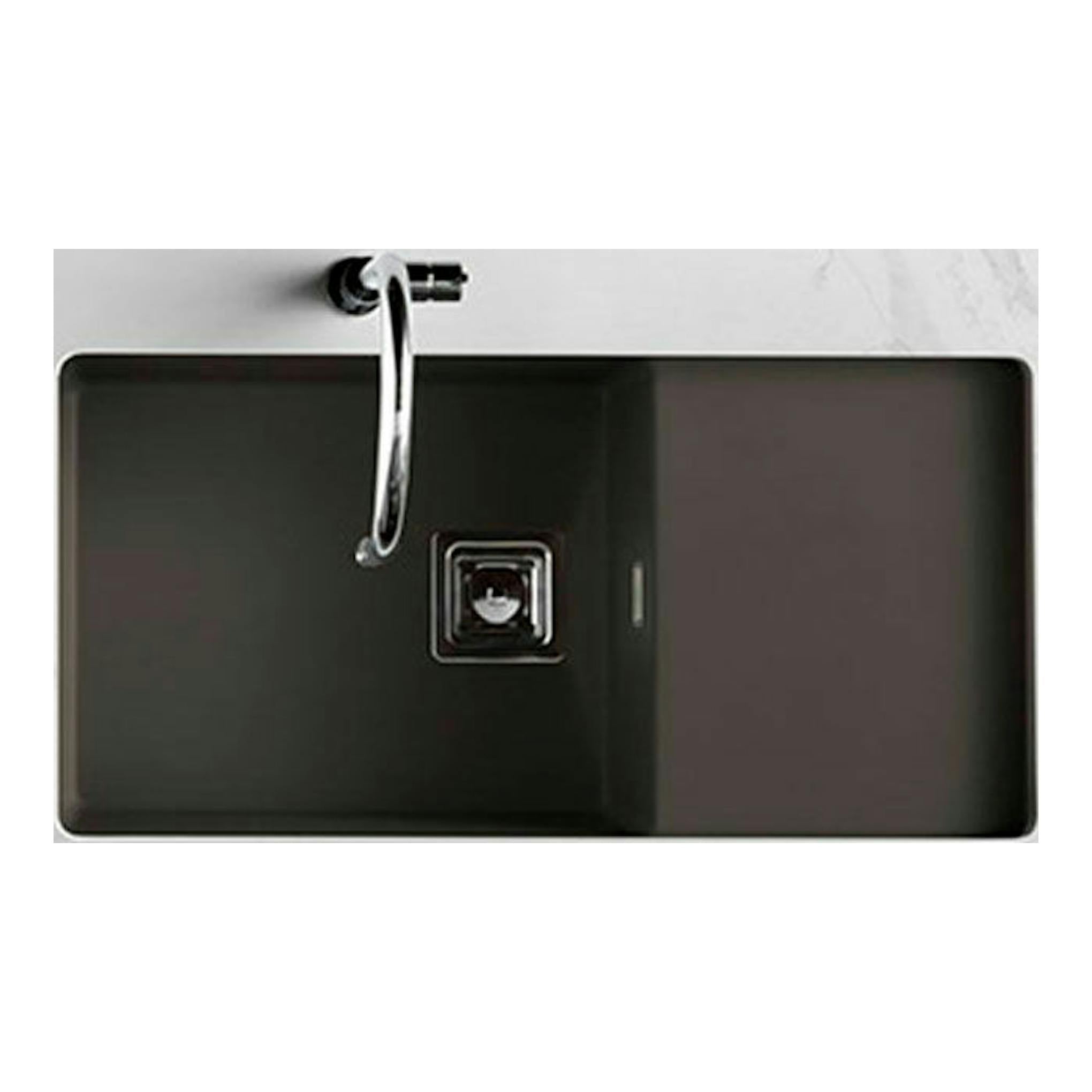 Fregadero Poalgi Zie 81 1/S+E en acabado Concret brillo, vista cenital, rectangular negro con grifo.