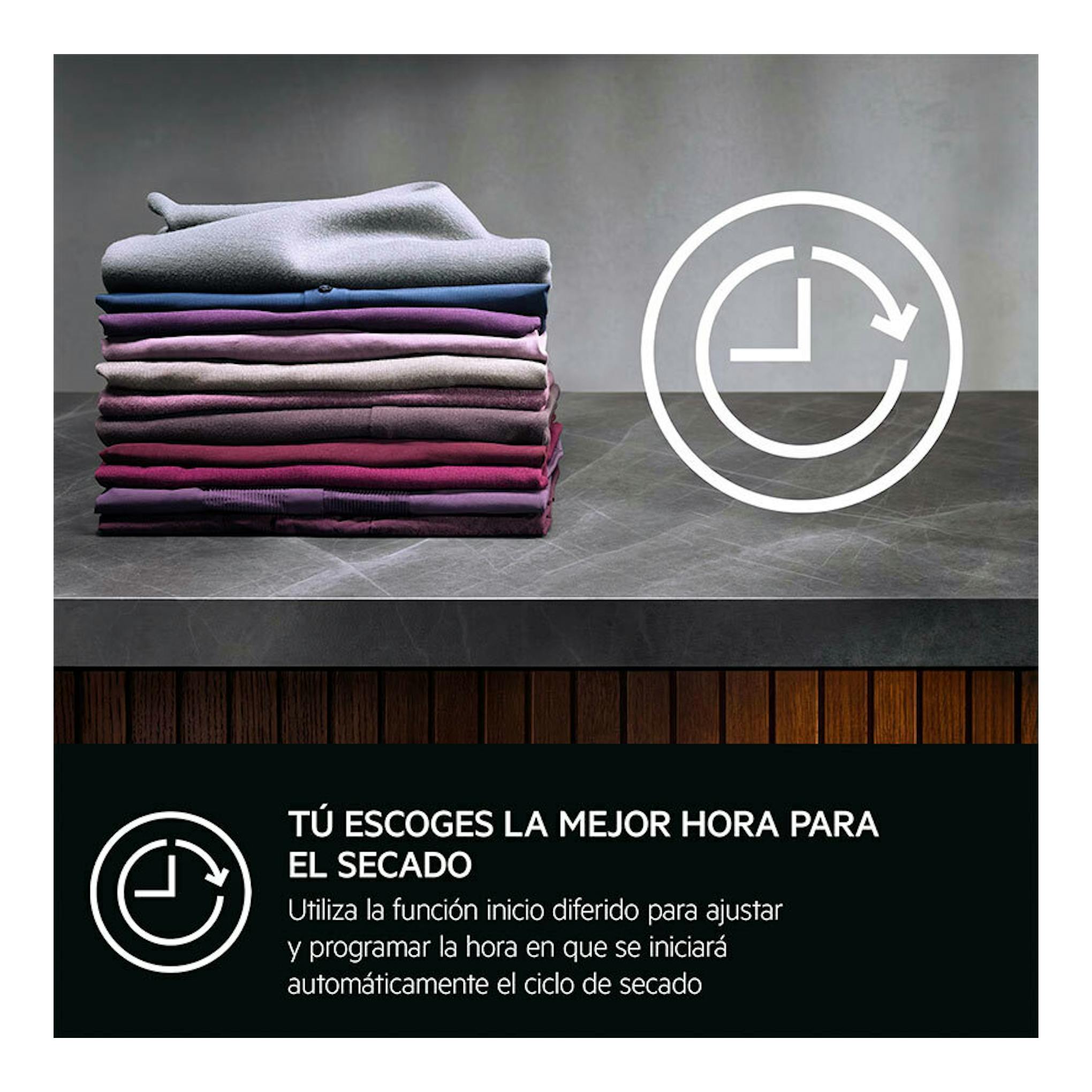 AEG TR718A2OB, imagen promocional con ropa doblada sobre fondo gris y un icono de reloj de inicio diferido.