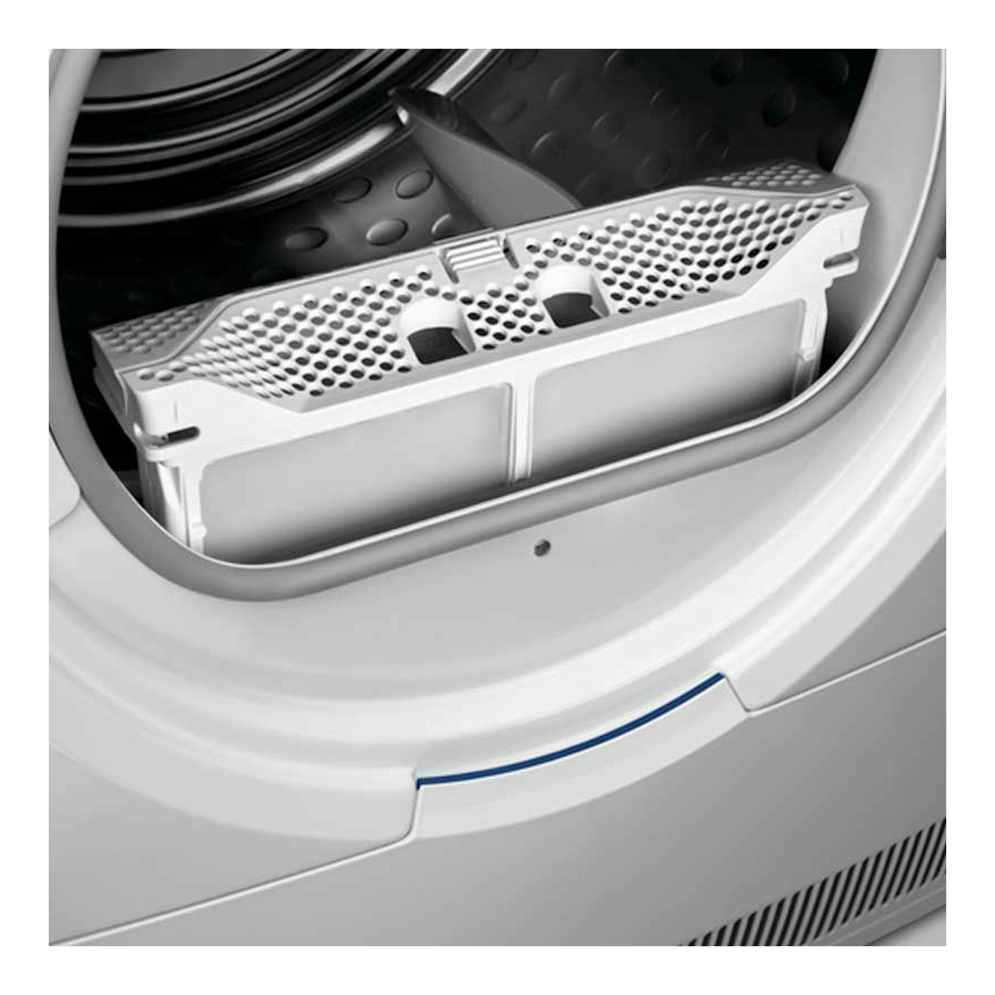 Secadora Electrolux EW7H5825IB blanca, vista en primer plano del filtro de pelusas en la abertura.