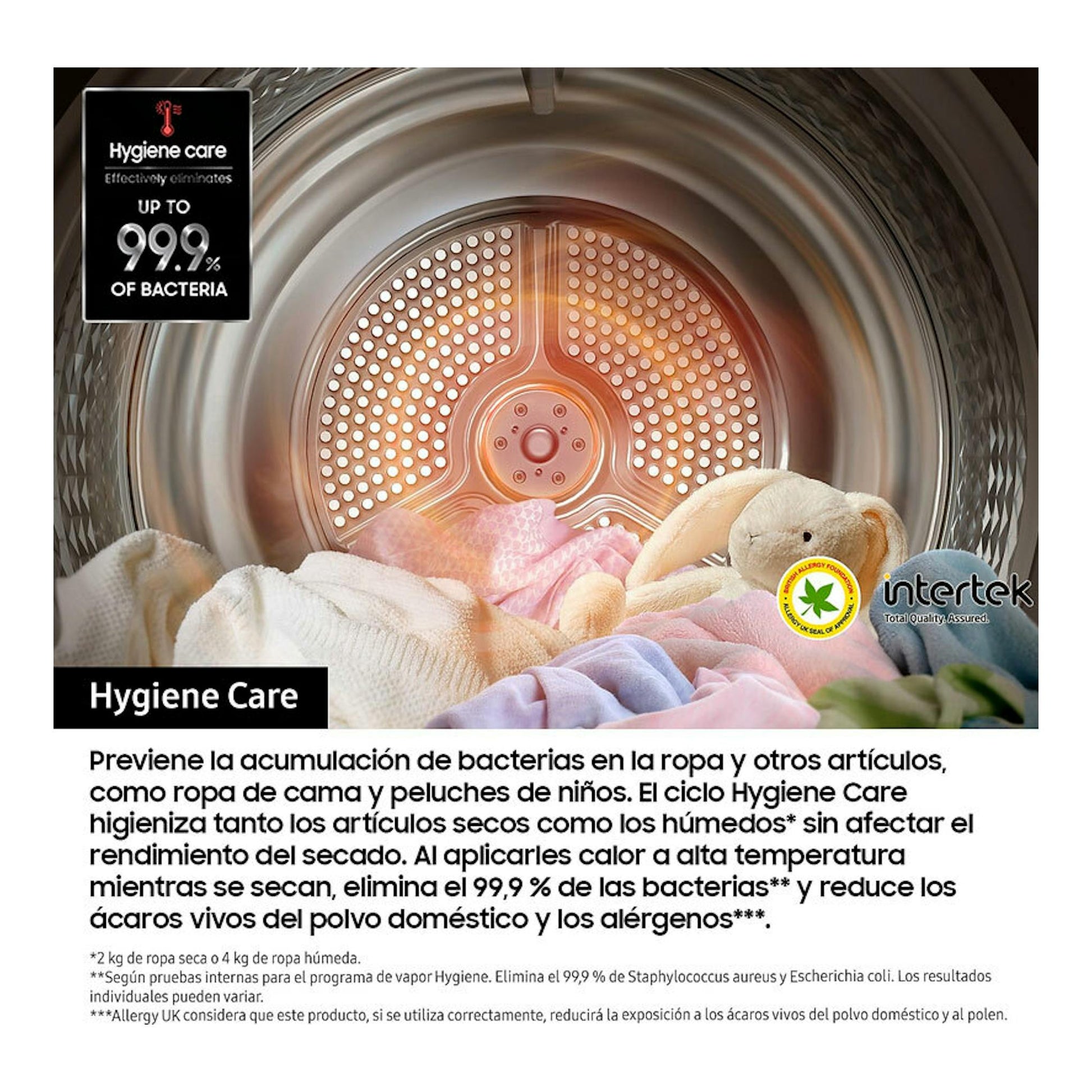 Interior de secadora Samsung DV90DG52A0ABEC, vista frontal del tambor con ropa blanca y de colores.