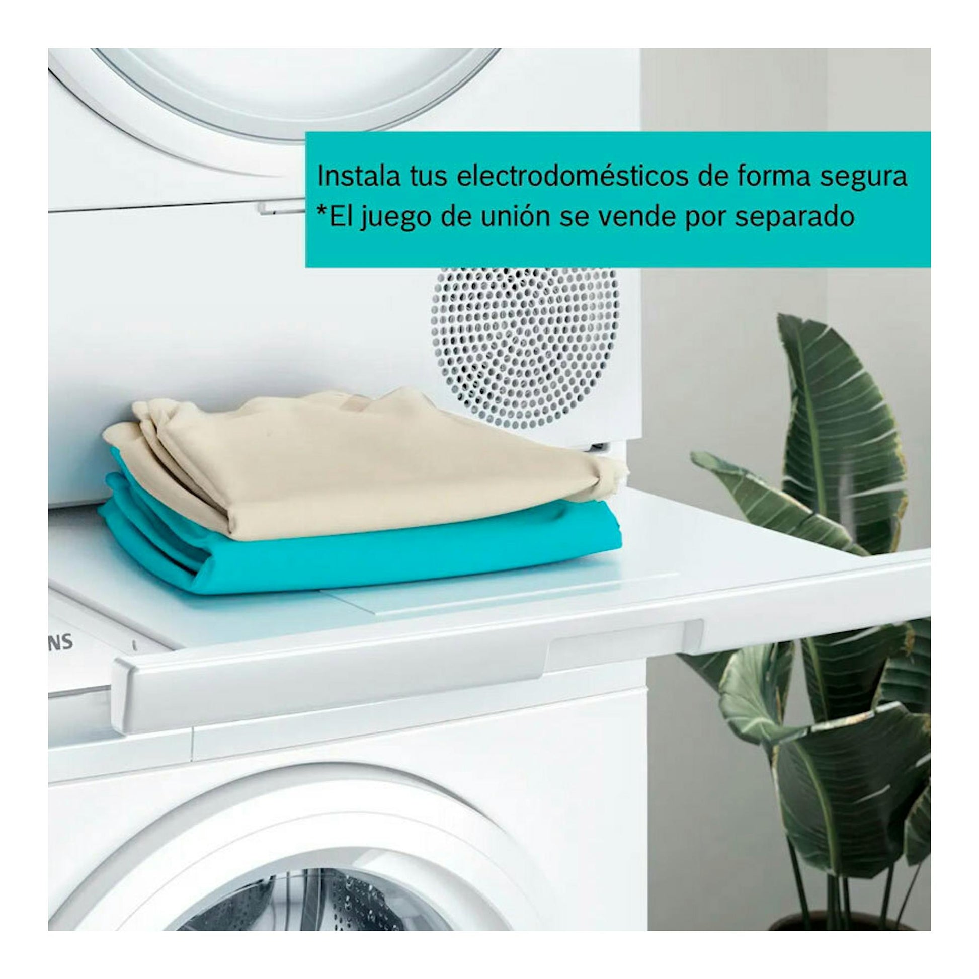 Secadora Siemens WQ45G2D1ES blanca, vista frontal parcial, con ropa doblada sobre una lavadora apilada.