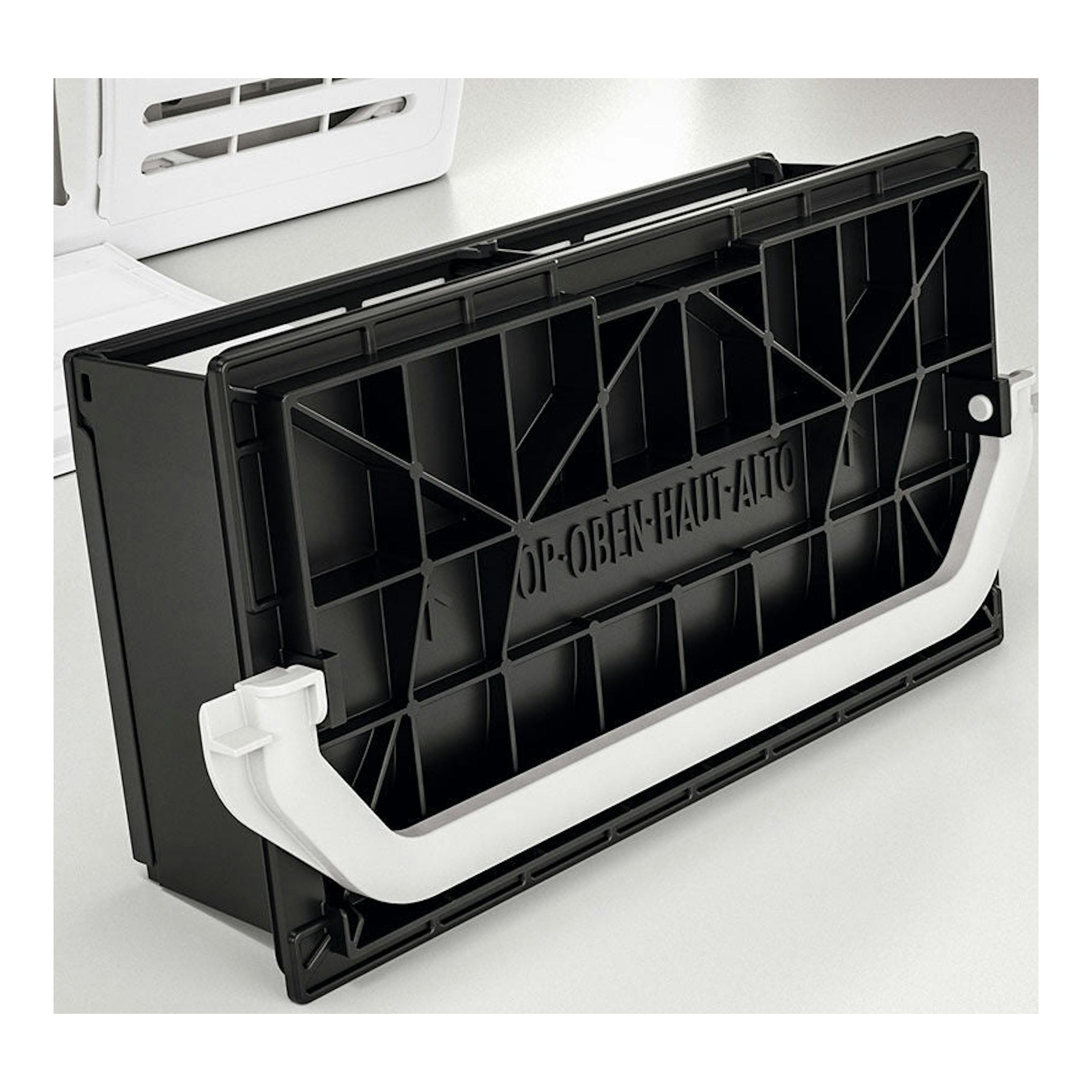 Pieza plástica negra rectangular con asa blanca, vista frontal, con texto en relieve.