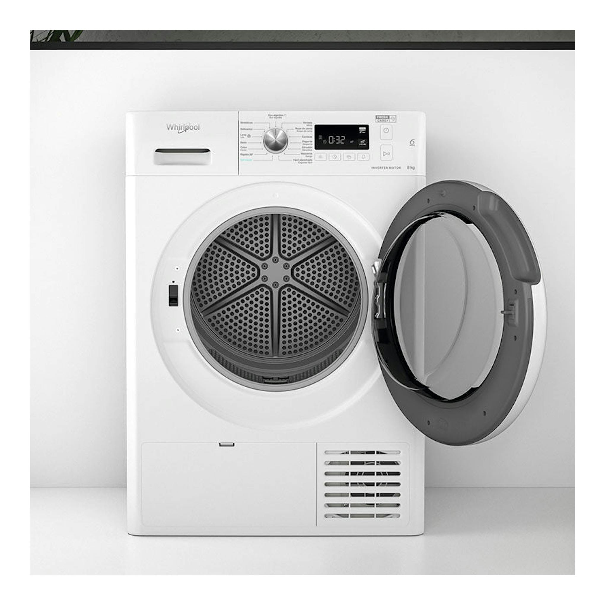 Secadora Whirlpool FFTM1182SPT blanca, vista frontal, con puerta abierta hacia la derecha y panel digital superior.