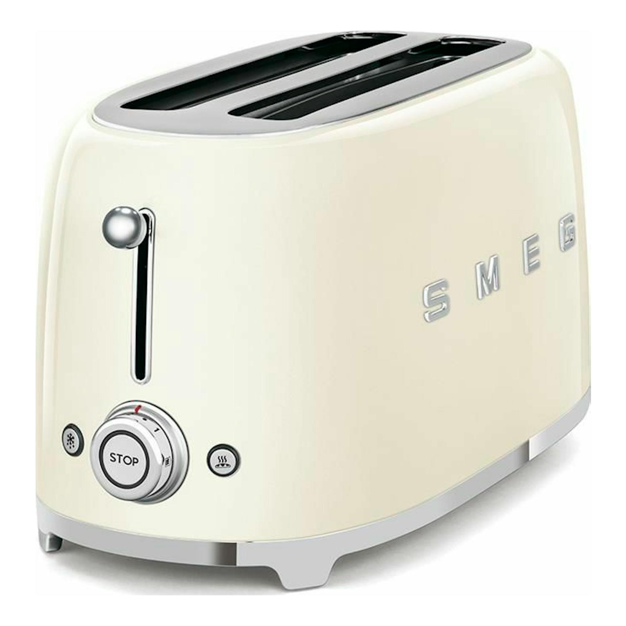 Tostador Smeg TSF02CREU crema, vista frontal en ángulo, con dos ranuras superiores y mandos cromados.