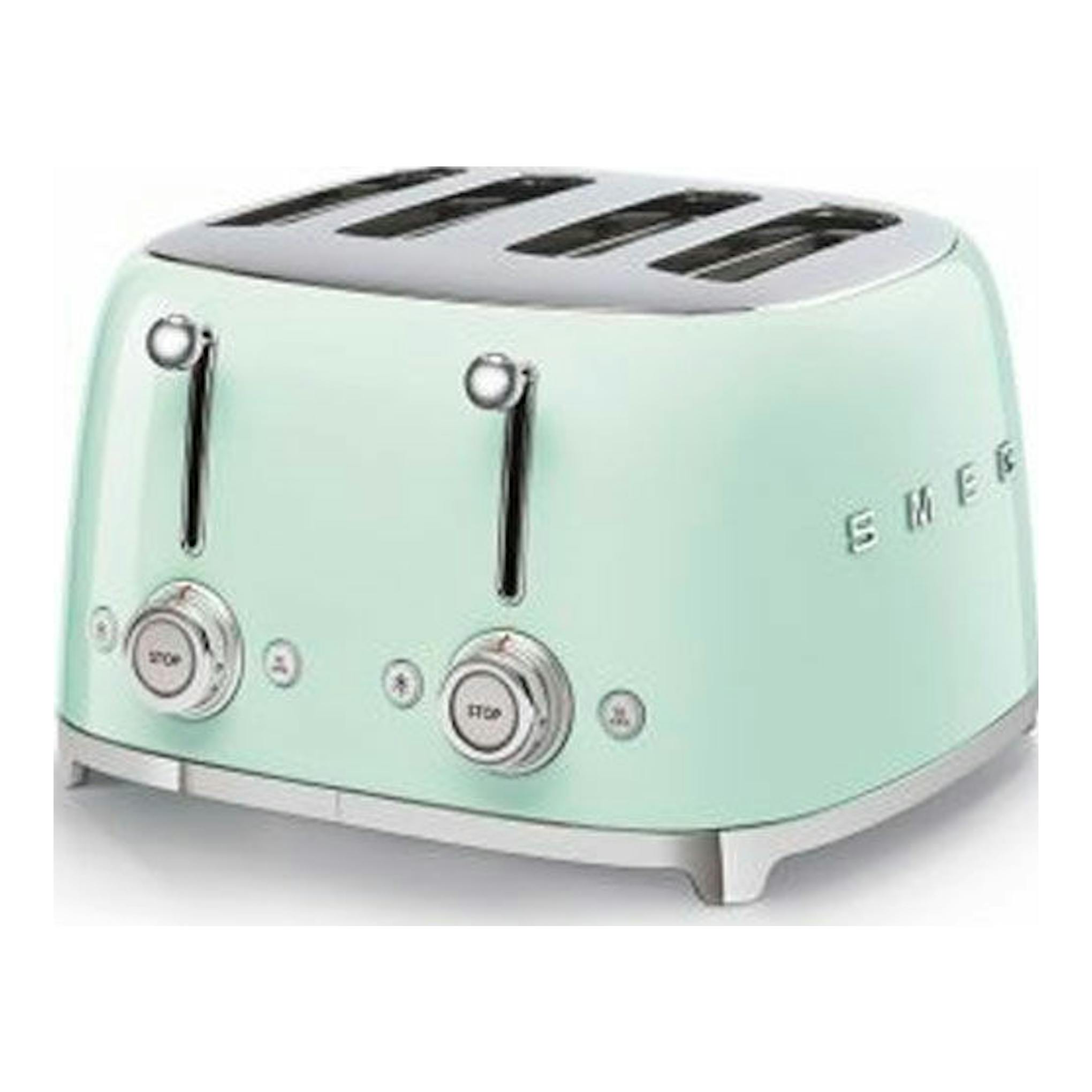 Tostador Smeg TSF03PGEU verde pastel, vista frontal en tres cuartos, con cuatro ranuras y mandos cromados.